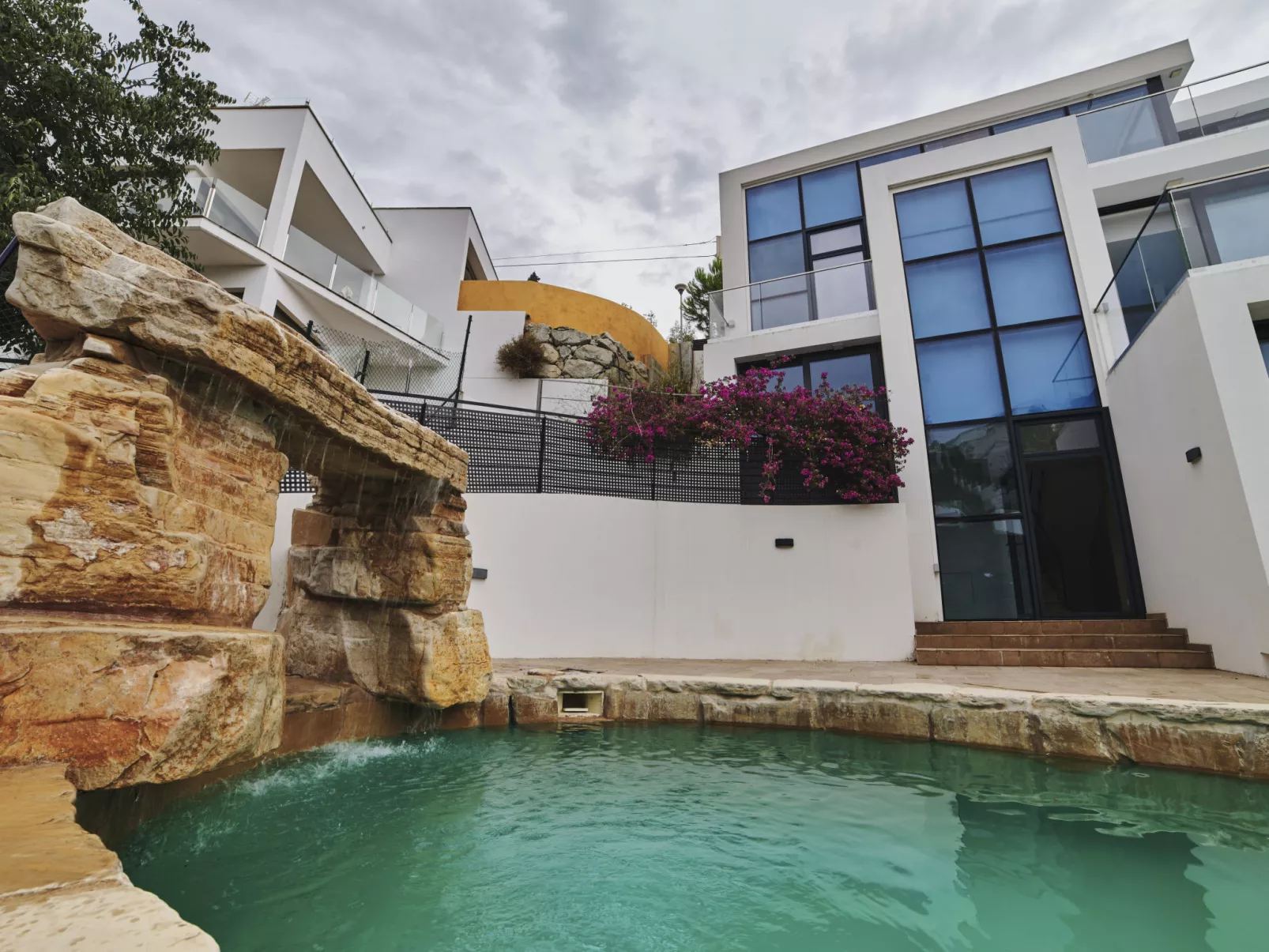 WELCS VILLA MODERNA 097 EMP con piscina