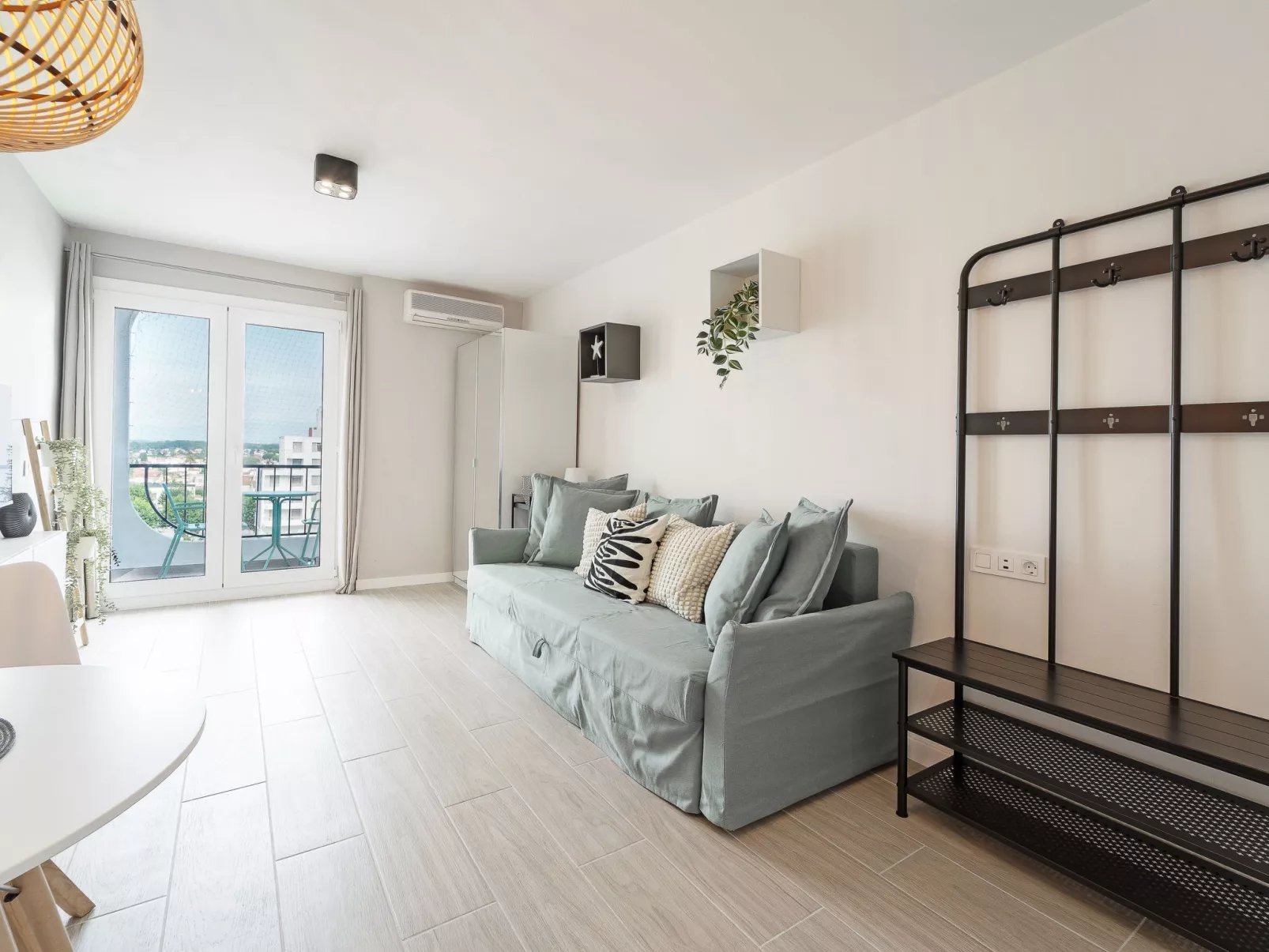 WELCS ESTUDIO 157 EMP cerca del Mar