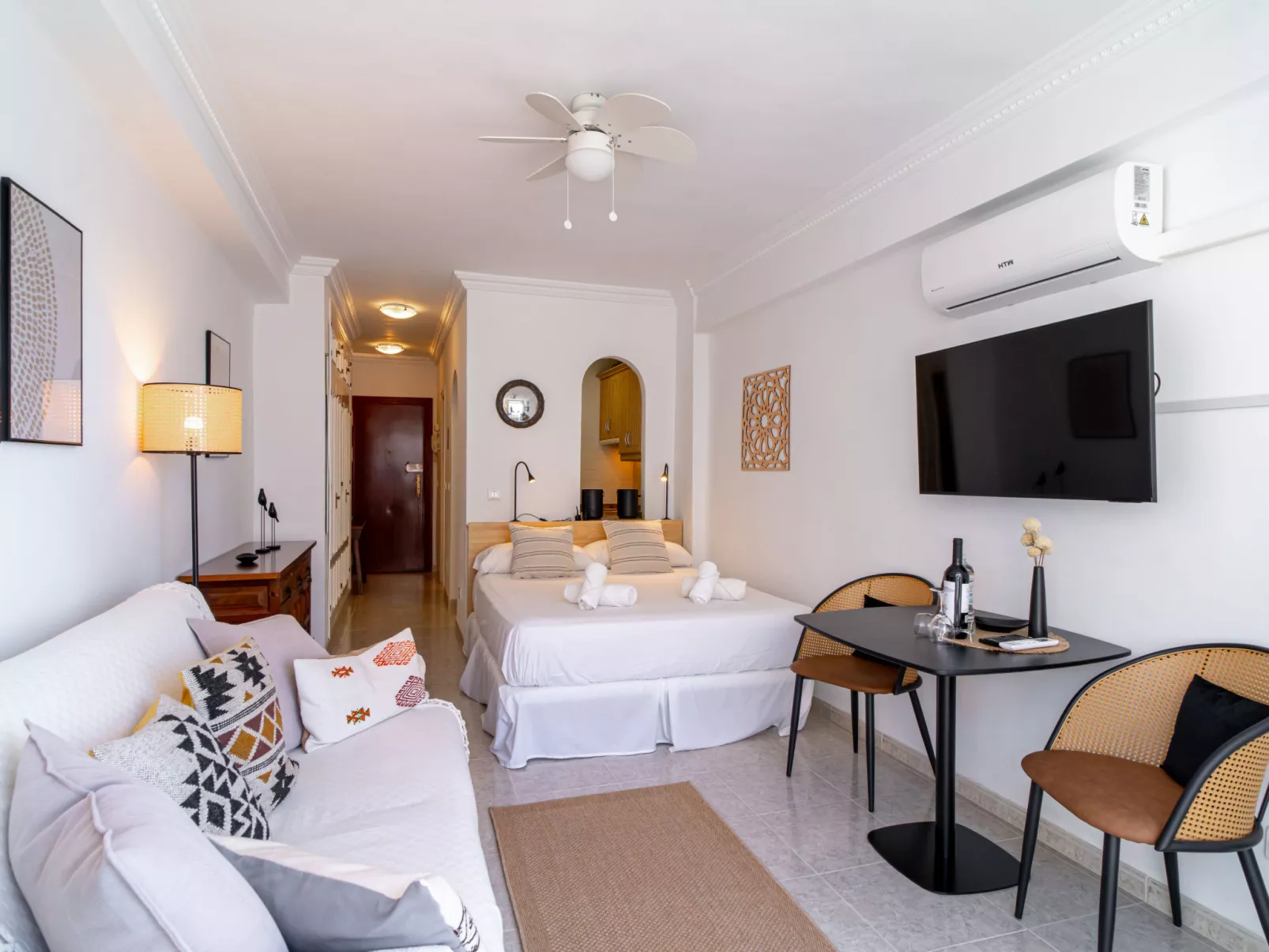 Urban Alhambra Studio by Casasol