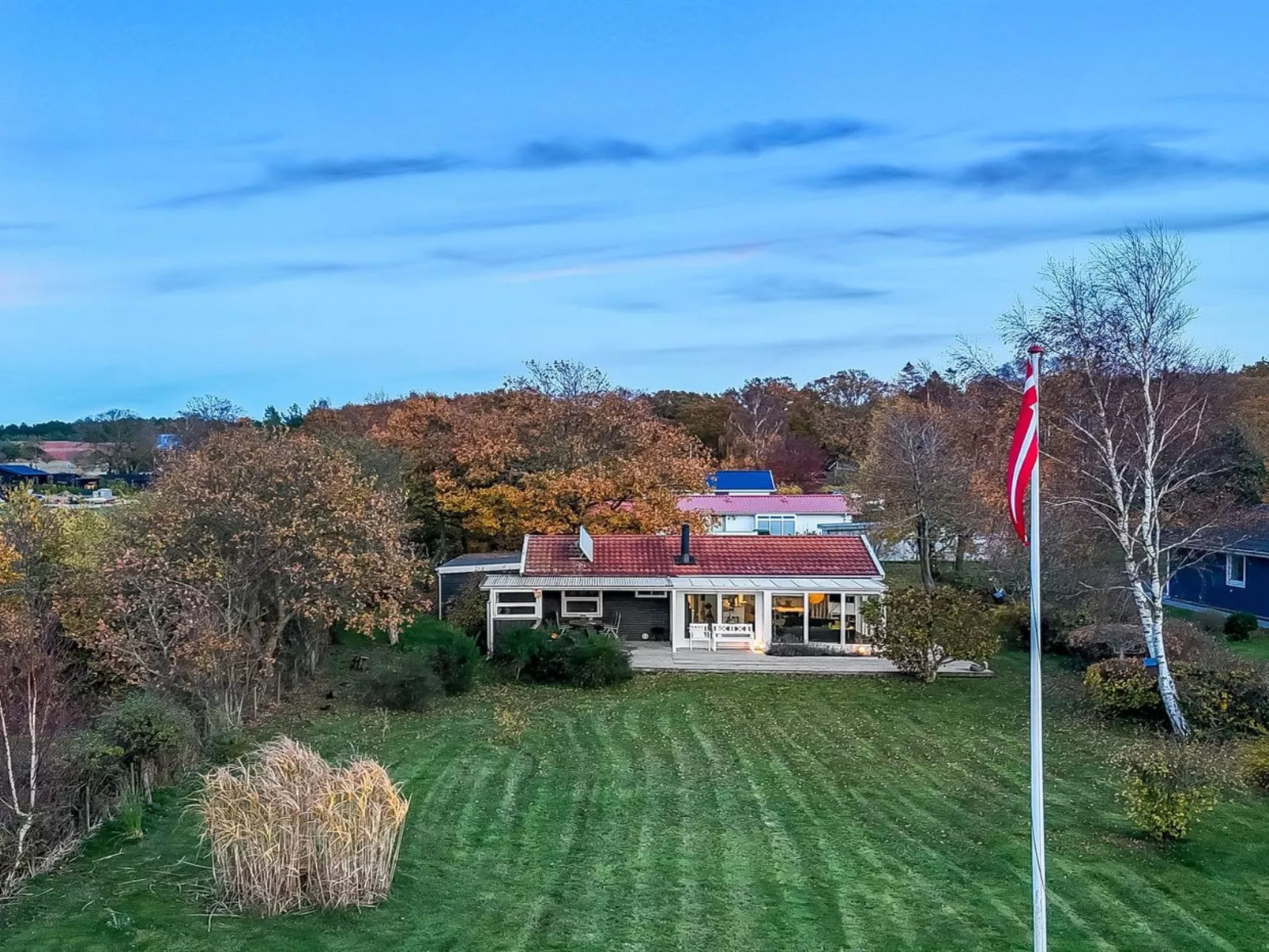 "Niels" - 1.3km from the sea