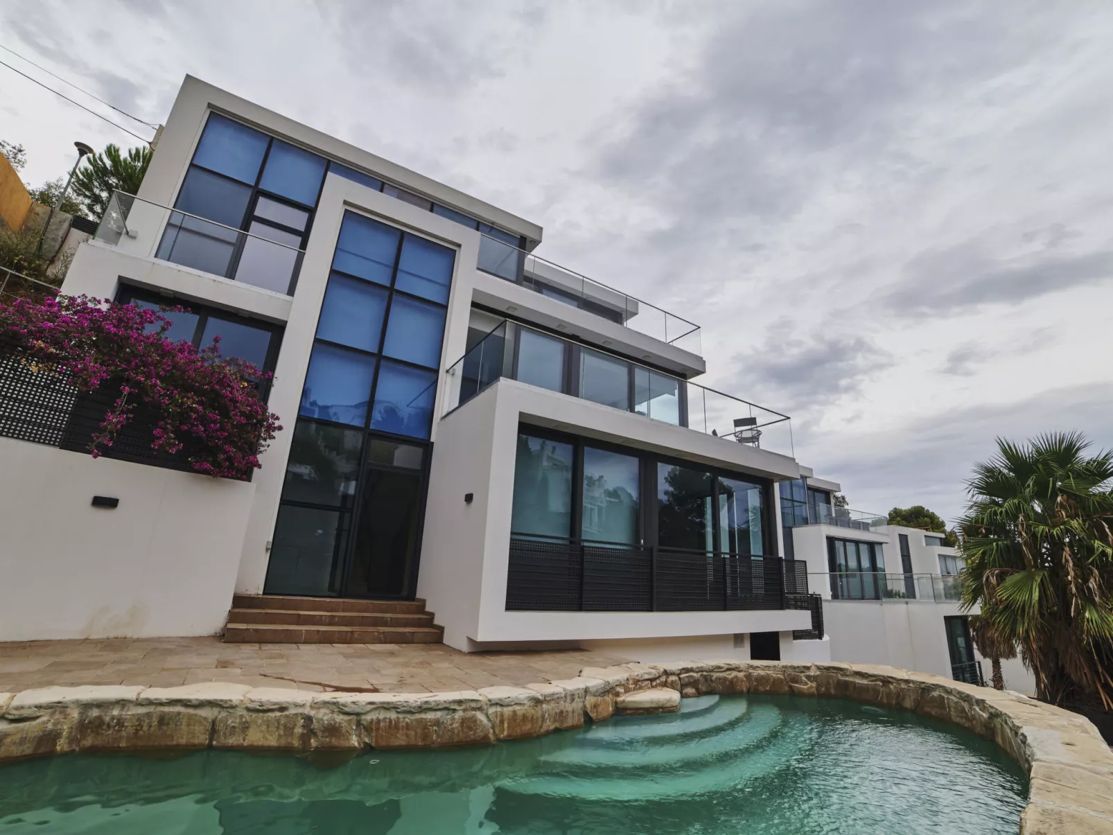 WELCS VILLA MODERNA 097 EMP con piscina