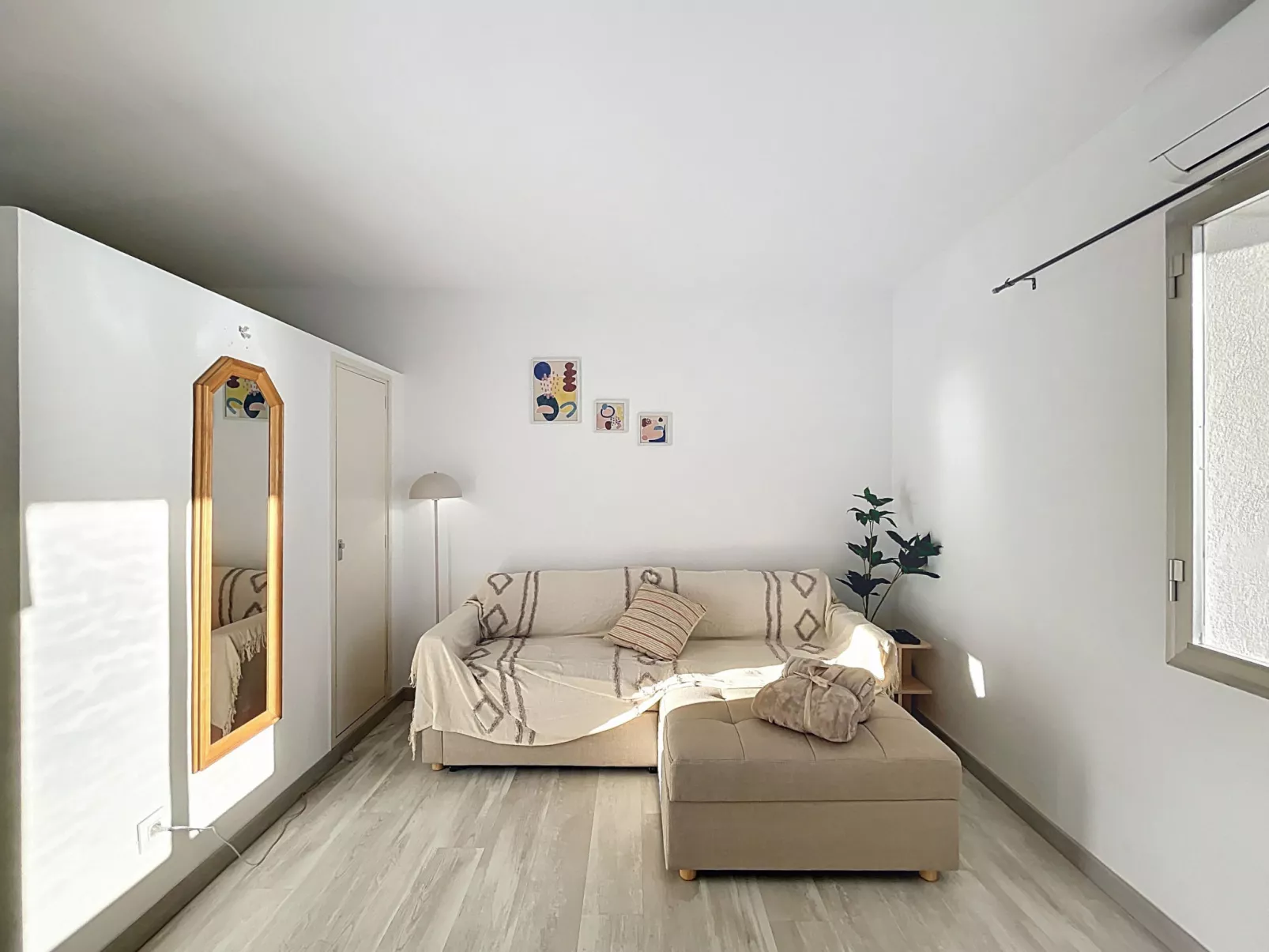 WELCS ESTUDIO 266 EMP con vista al mar