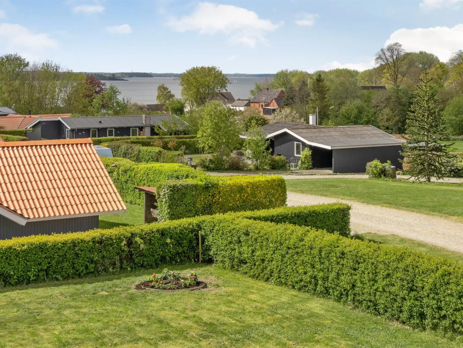 "Guldborg" - 400m to the fjord - Outside
