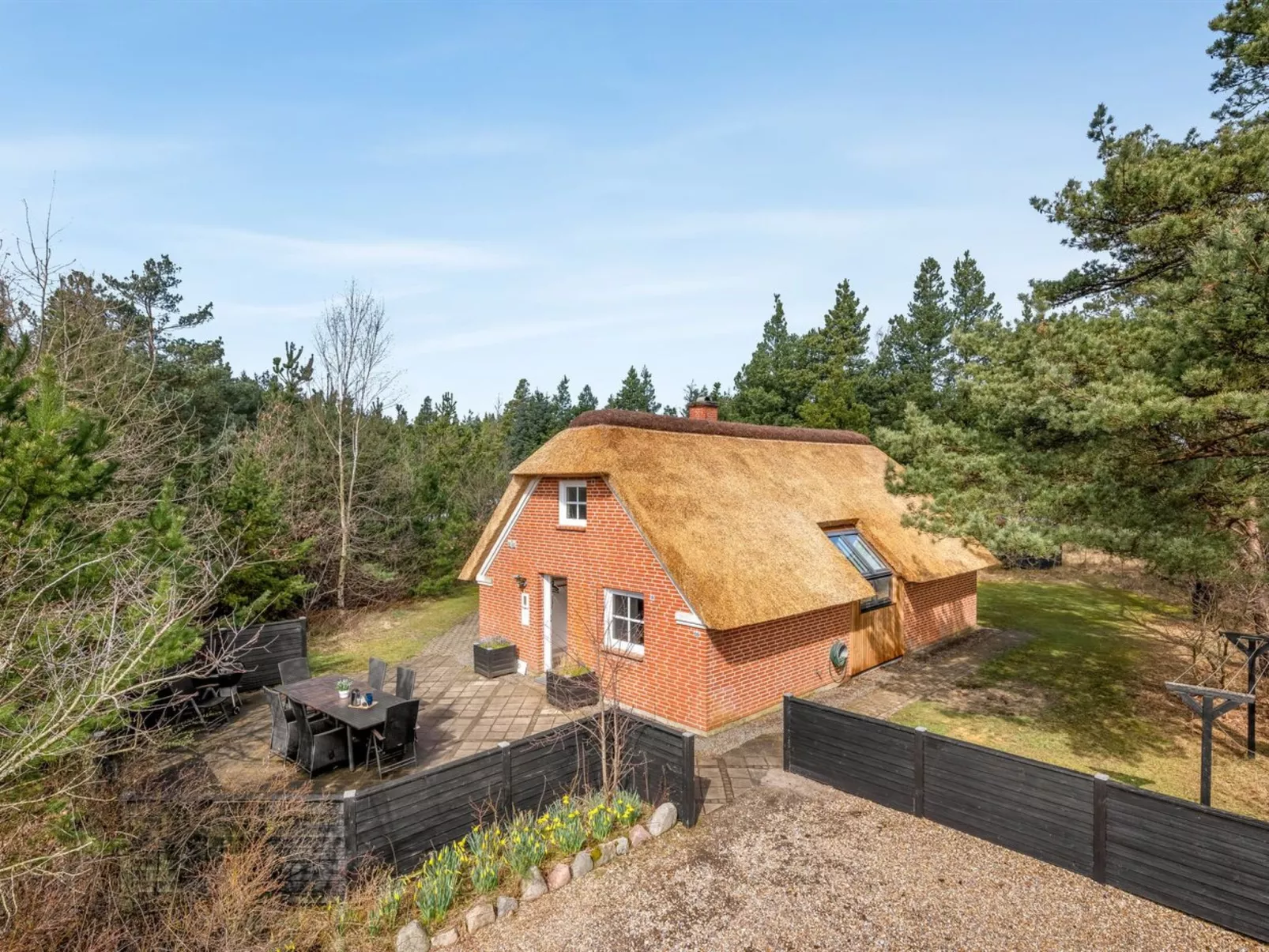 "Hunno" - 3km from the sea