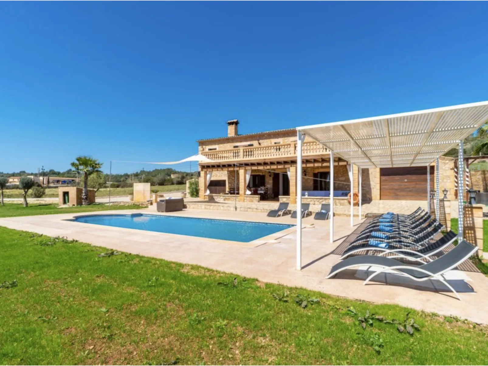 VILLA LORENZO MANACOR by PriorityVillas
