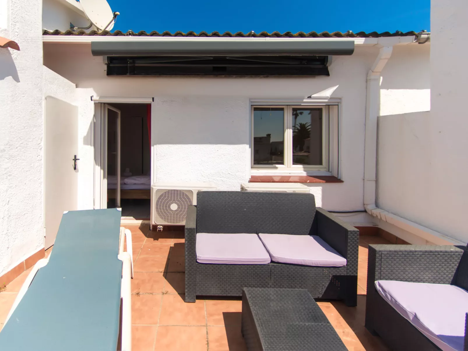 WELCS CASA  240 EMP con piscina y vista al canal