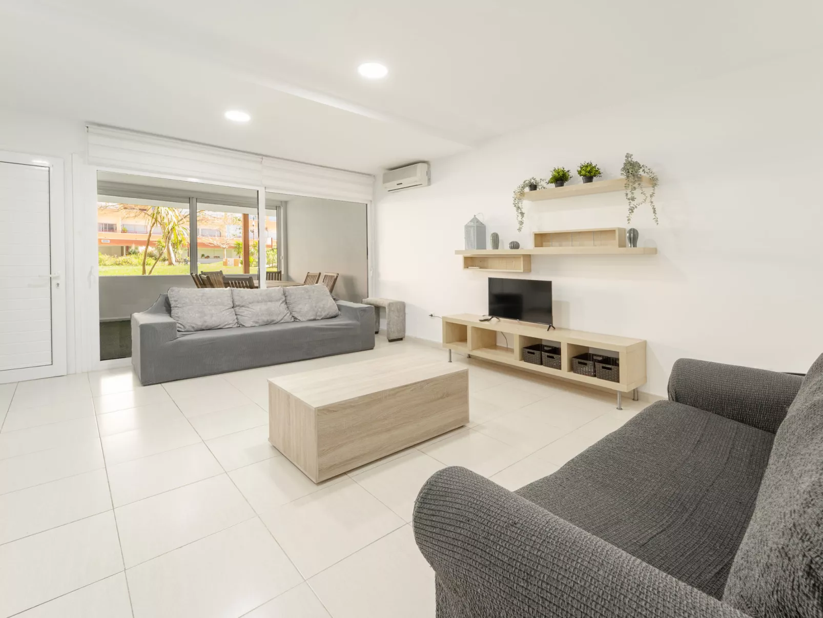 WELCS APARTAMENTO 133 EMP con piscina comunitaria