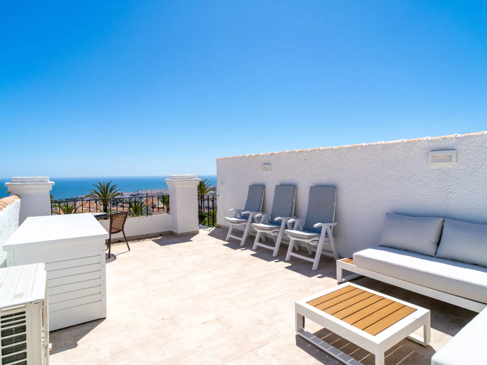 Hibiscos 33 Rooftop Vista by Casasol