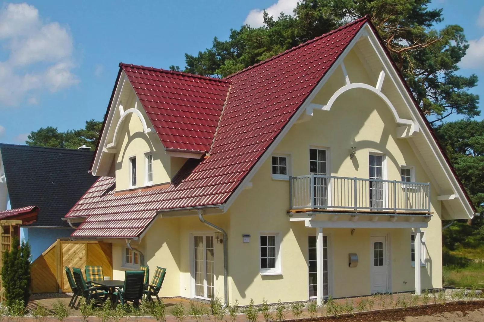 DHH Bernsteinhaus rechts-Exterior summer