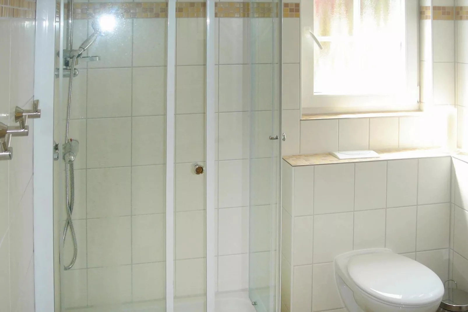 DHH Bernsteinhaus rechts-Bathroom