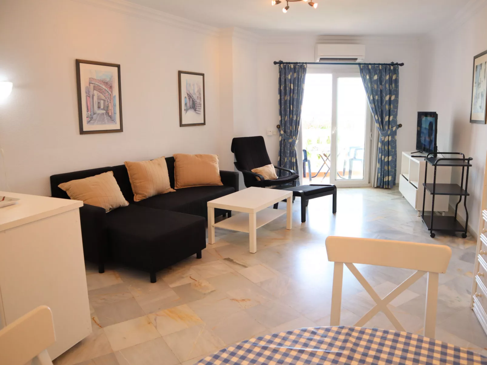 Stella Maris Beachfront 1B by Casasol - Dedans