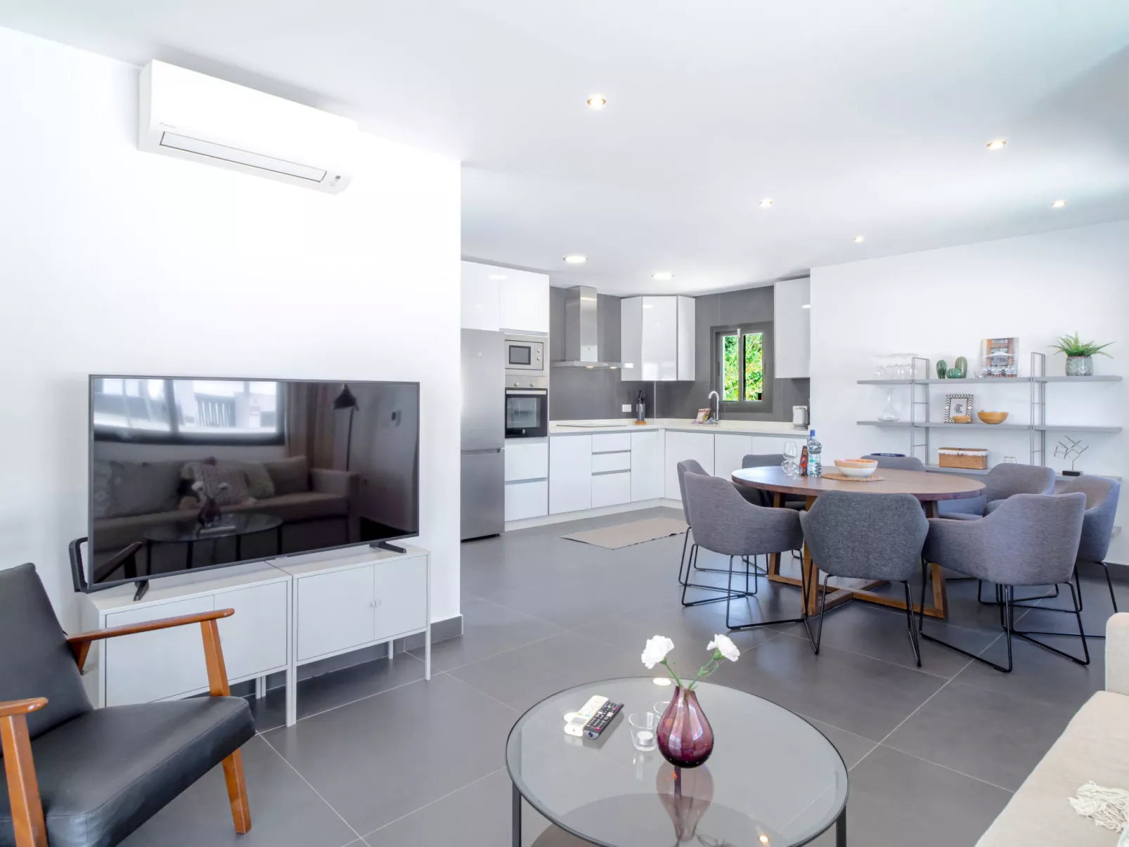 Villa Romeral Premium by Casasol - Inside