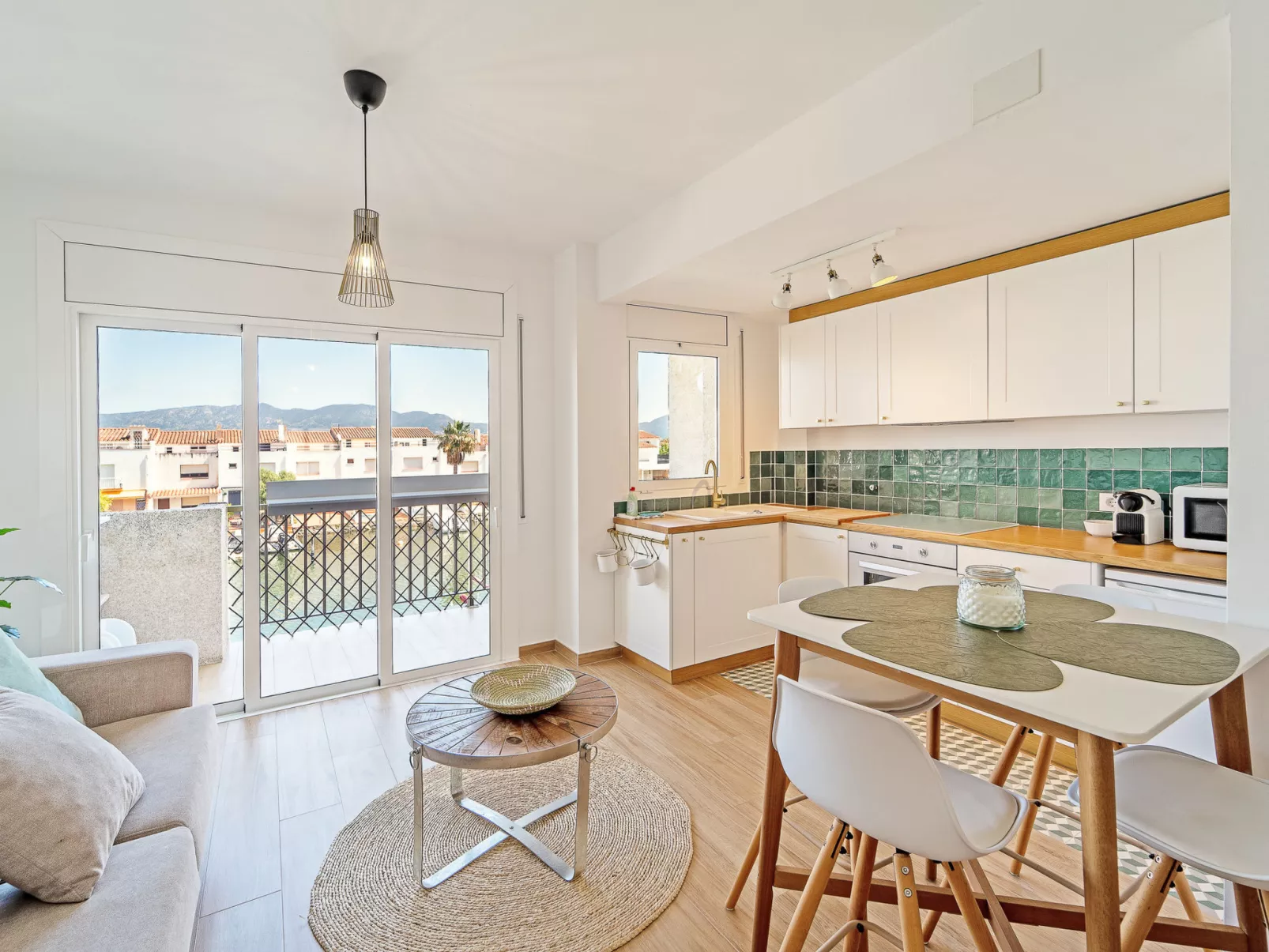 WELCS APARTAMENTO 143 EMP con vistas al canal - Inside