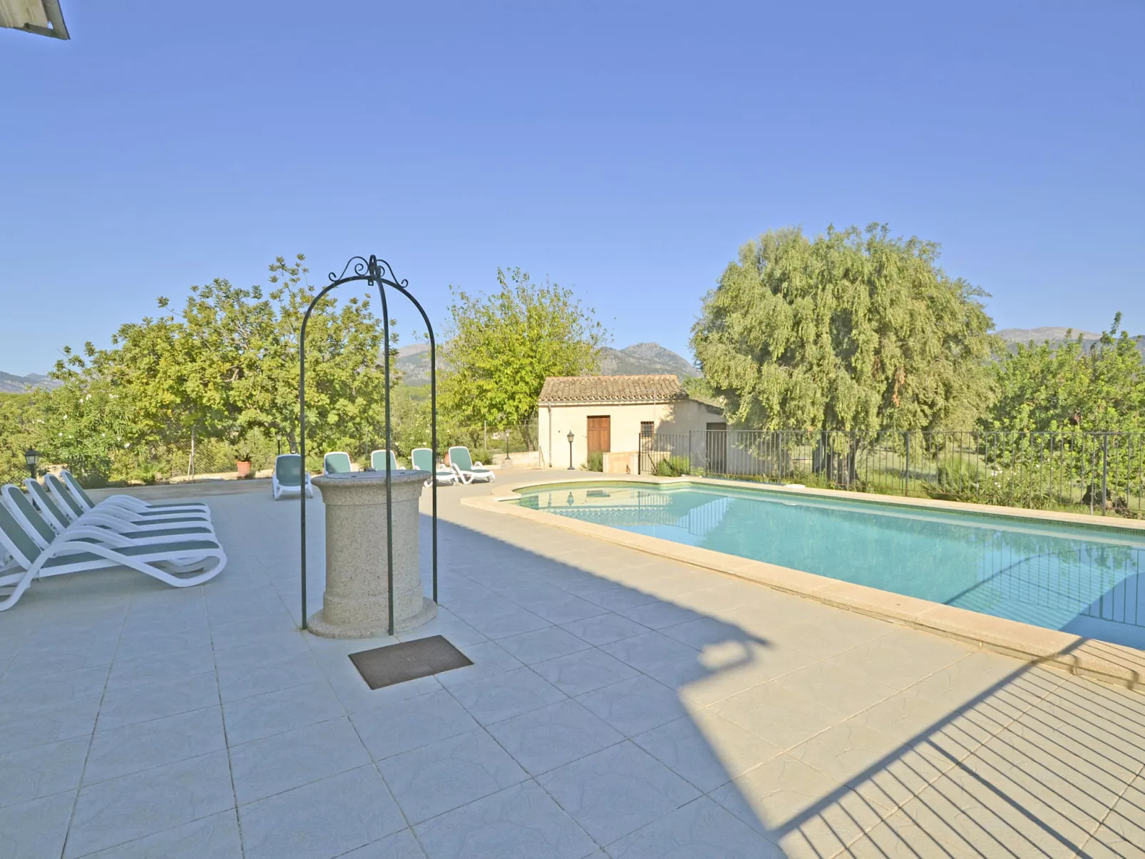 Blanquerna - Outside