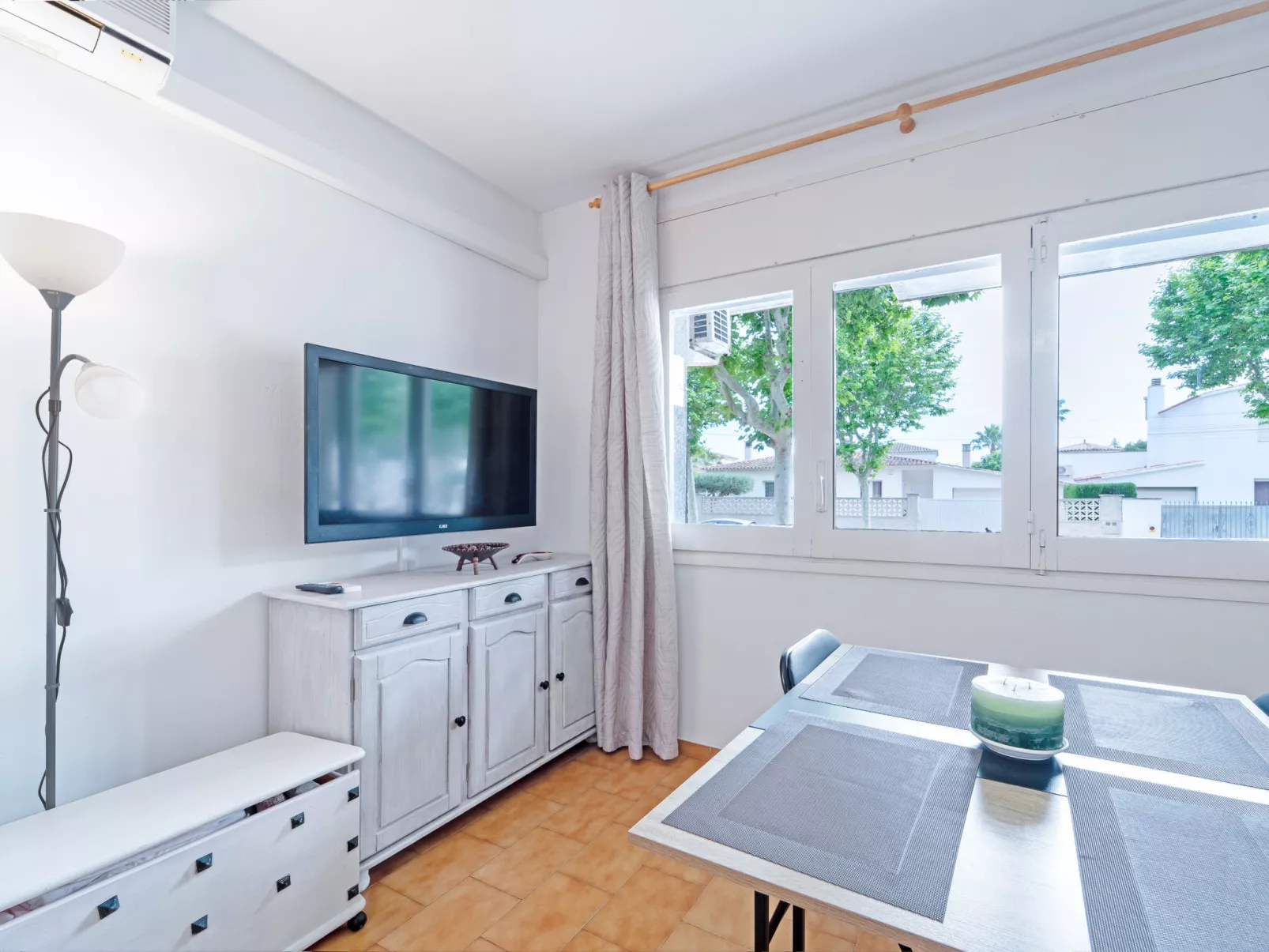 WELCS ESTUDIO 161 EMP frente al canal - Inside