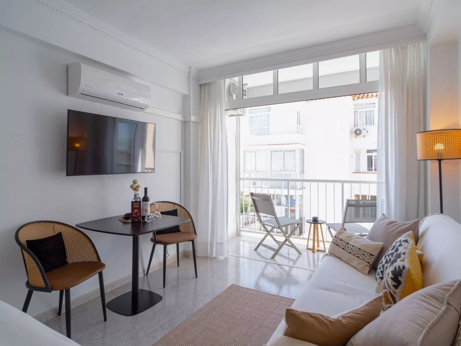 Urban Alhambra Studio by Casasol - Drinnen