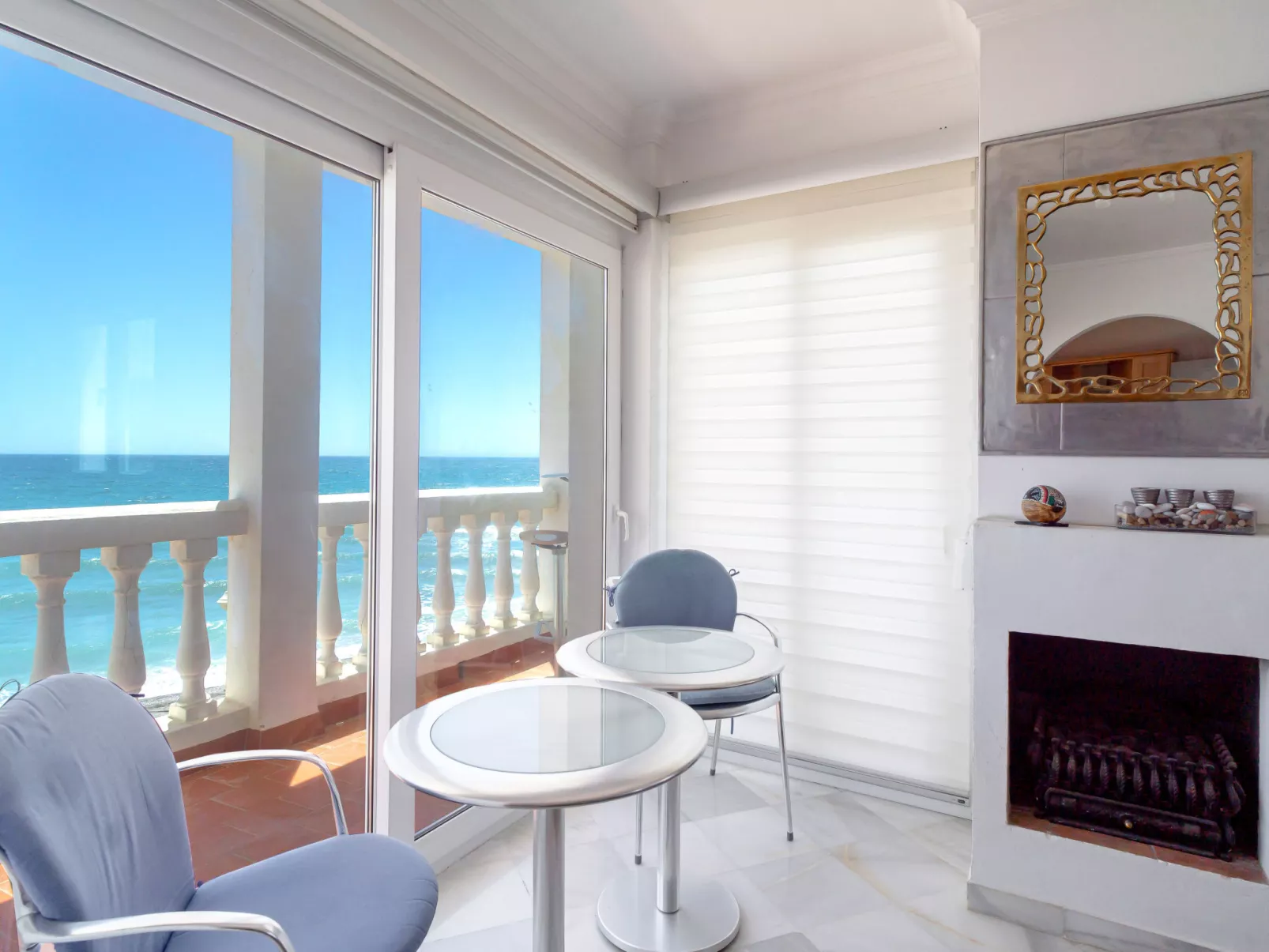 Stella Maris Beachfront 1J by Casasol - Dedans