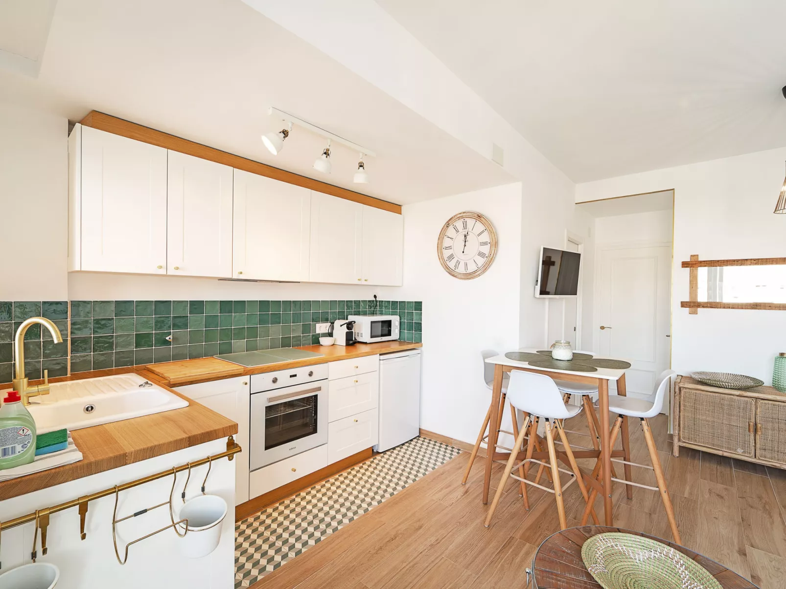 WELCS APARTAMENTO 143 EMP con vistas al canal - Inside