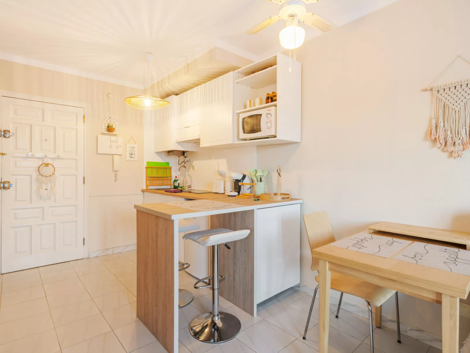 WELCS APARTAMENTO 055 EMP con terraza y vistas - Inside