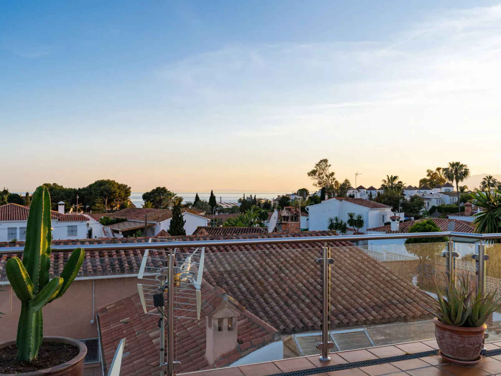 Villa Madrugada, beachside villa in Costabella - Dehors