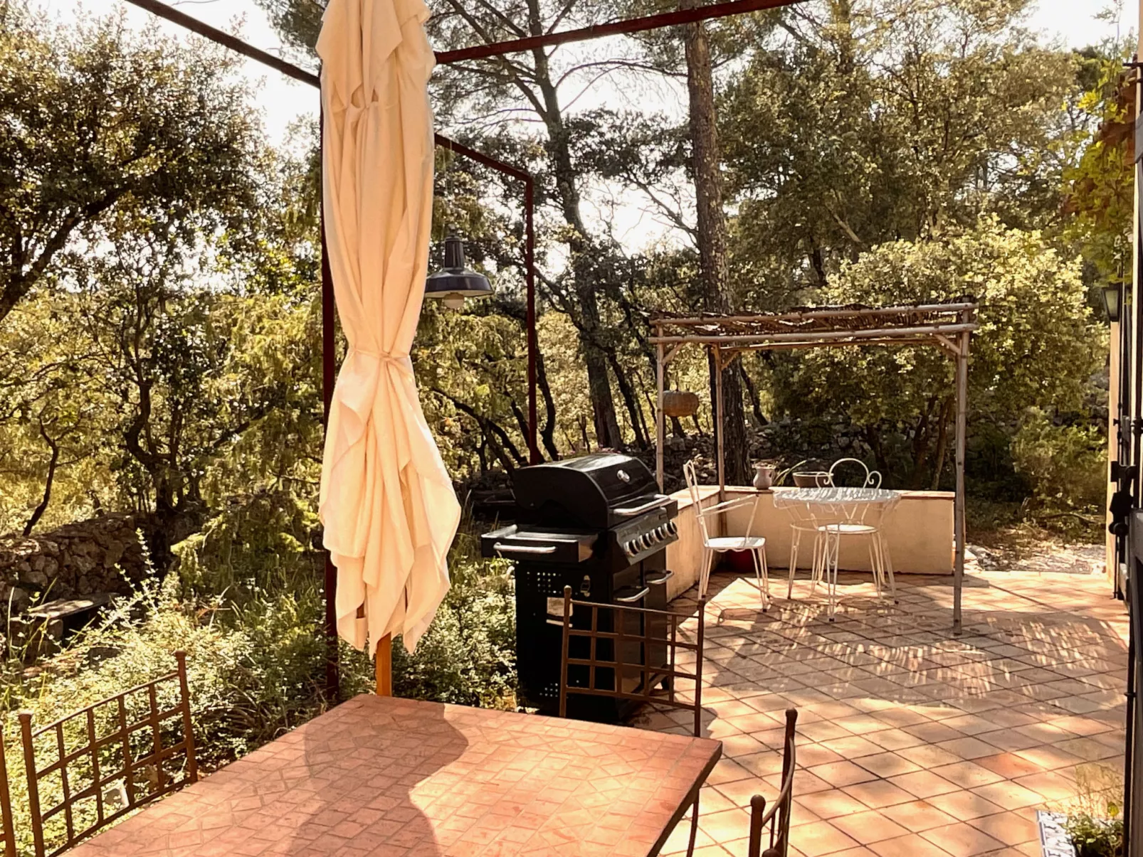 LA CADENIERE - Dehors