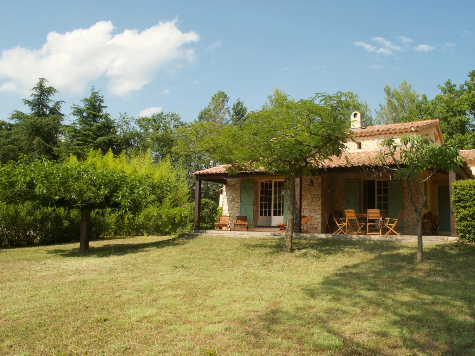 CLOS DES CHENES - Outside