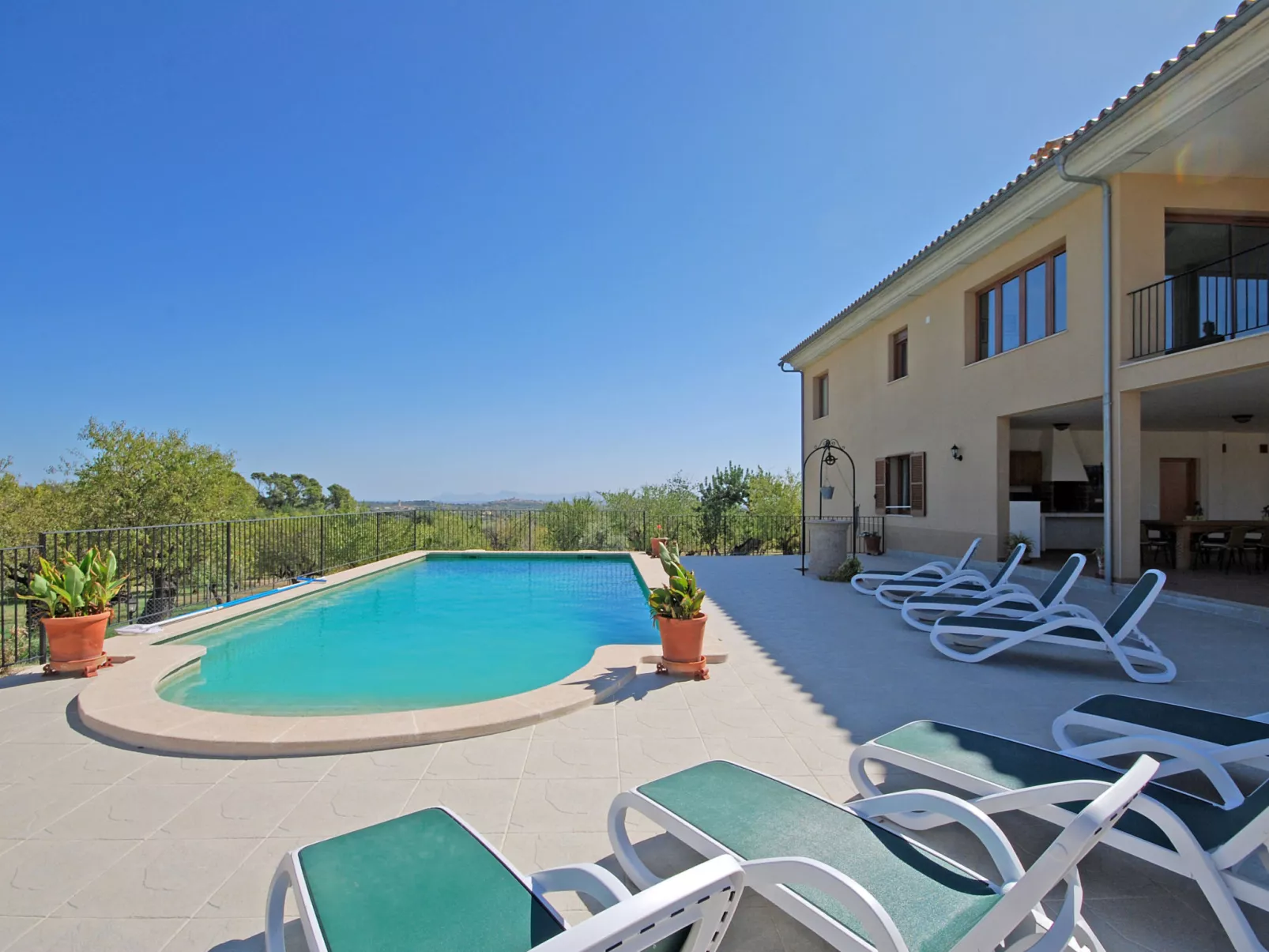 Blanquerna - Outside