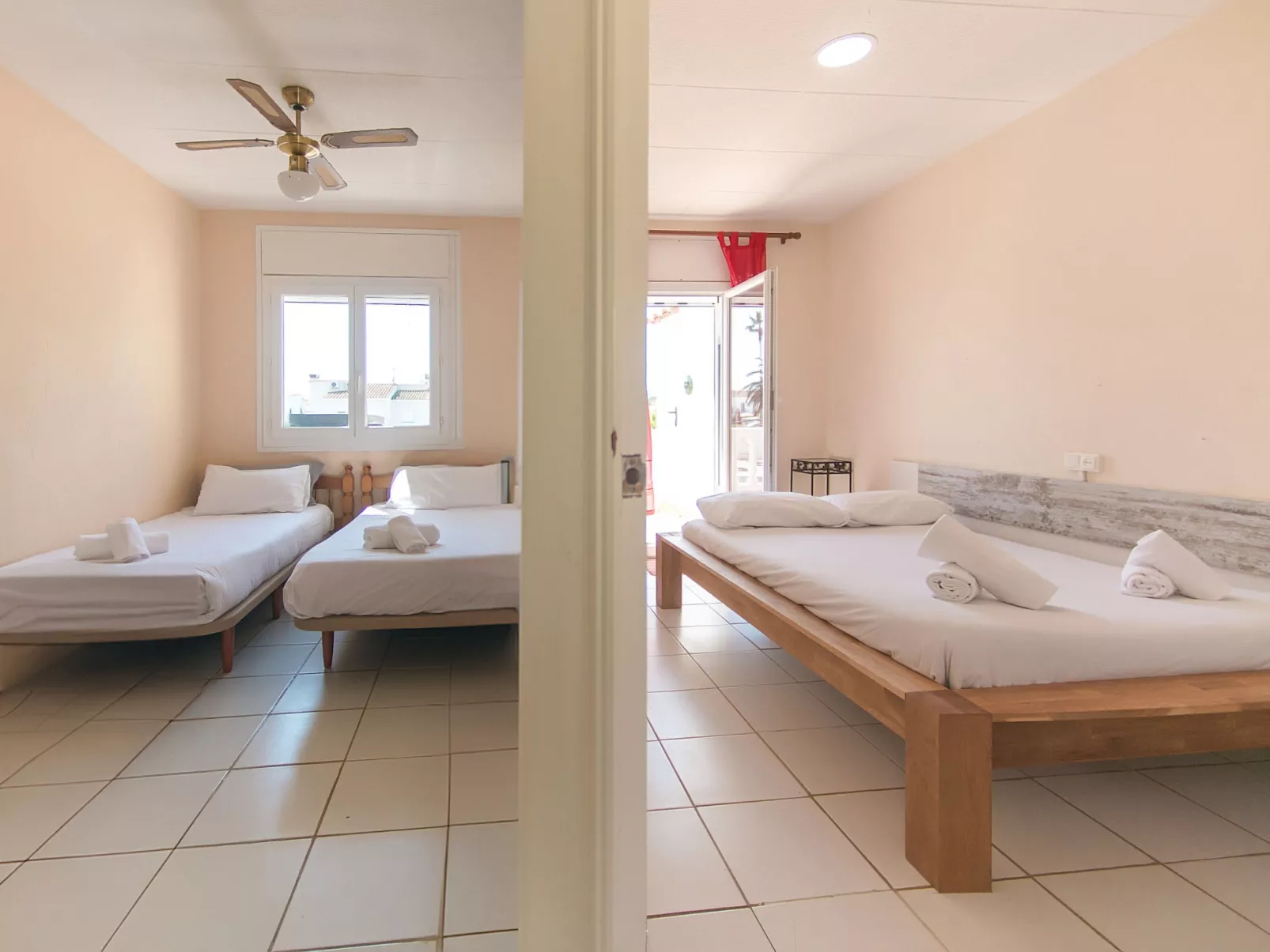 WELCS CASA  240 EMP con piscina y vista al canal - Drinnen