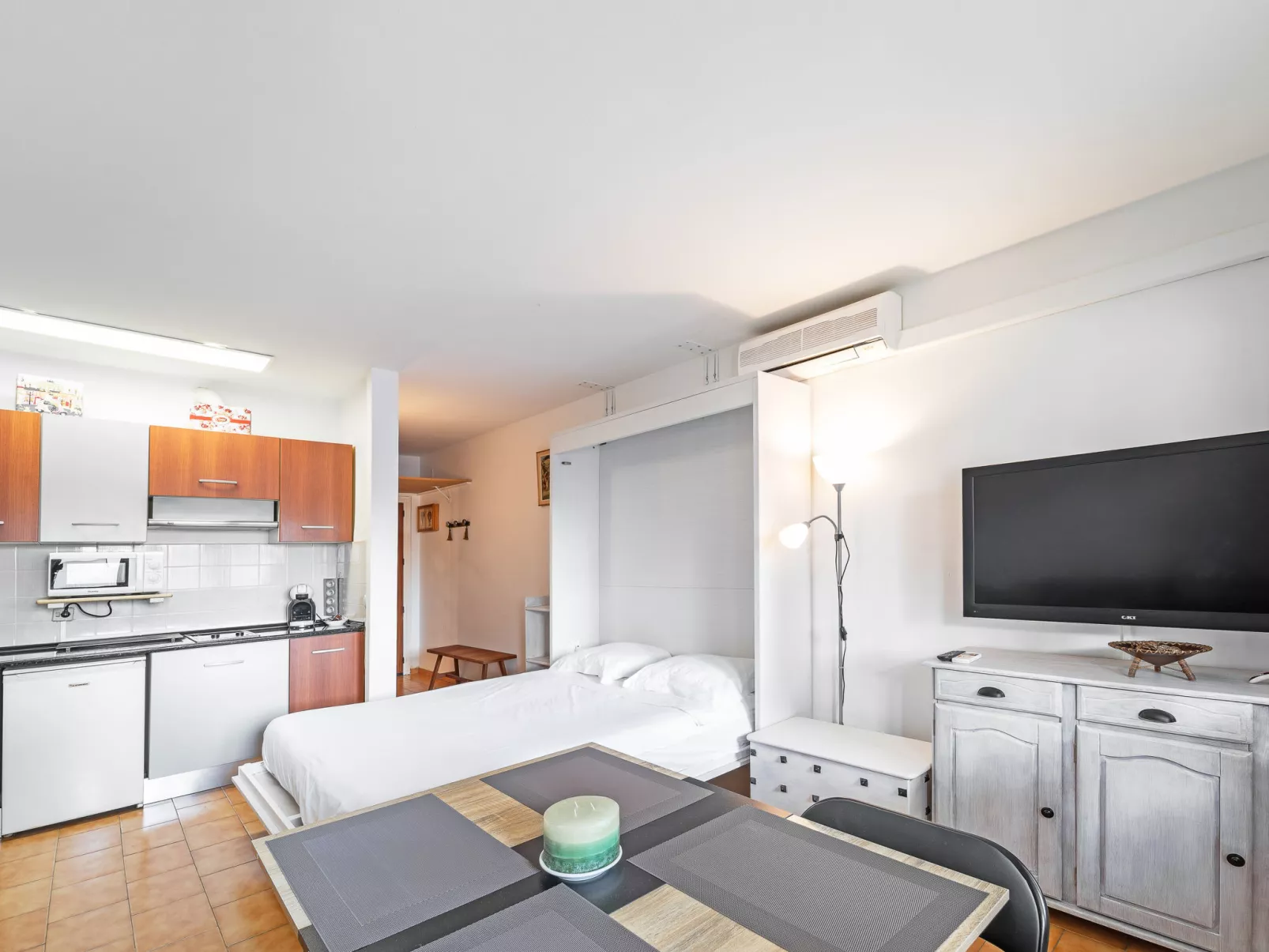 WELCS ESTUDIO 161 EMP frente al canal - Inside