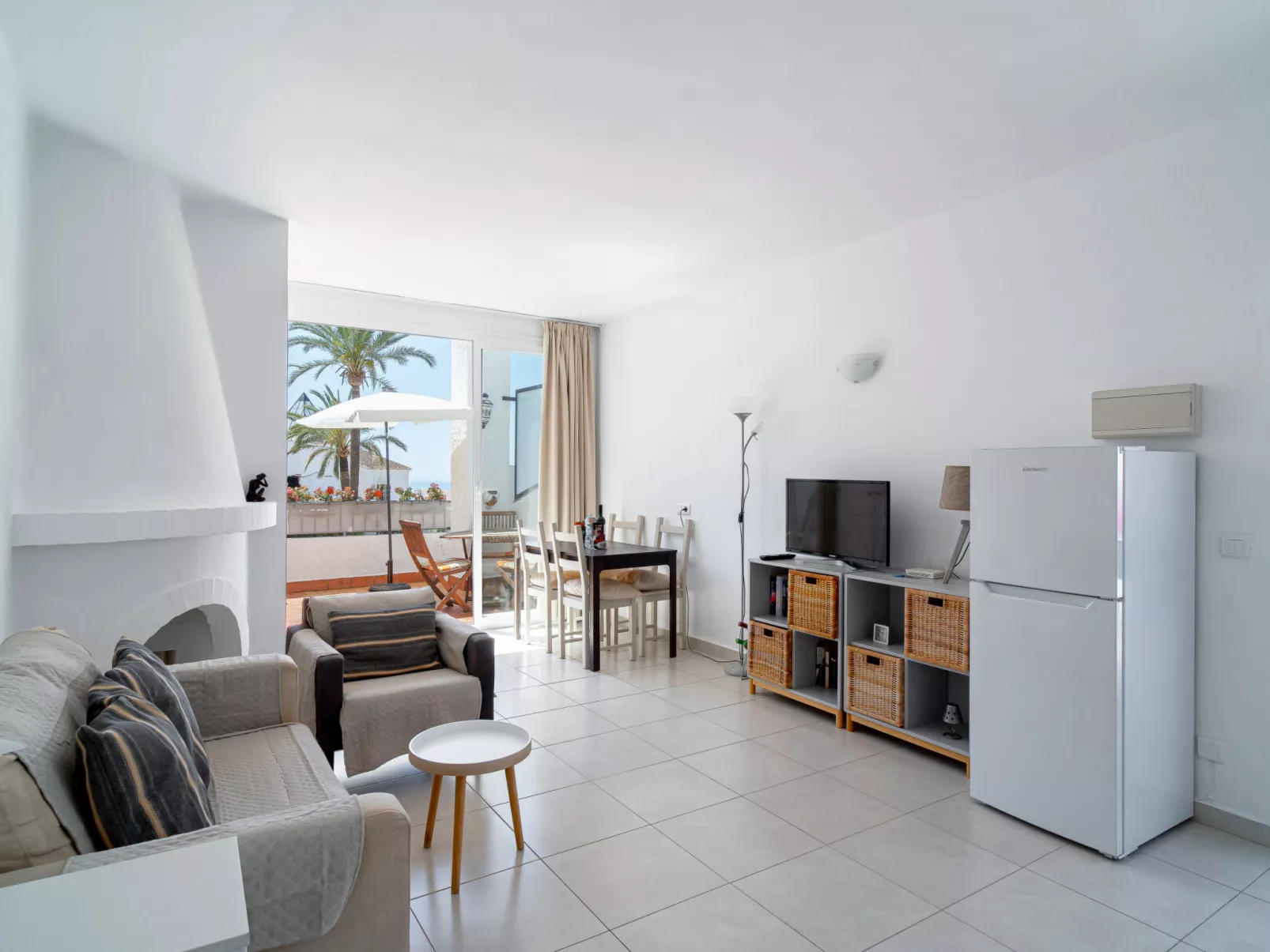 Hibiscos Seaview Terrace by Casasol - Inside