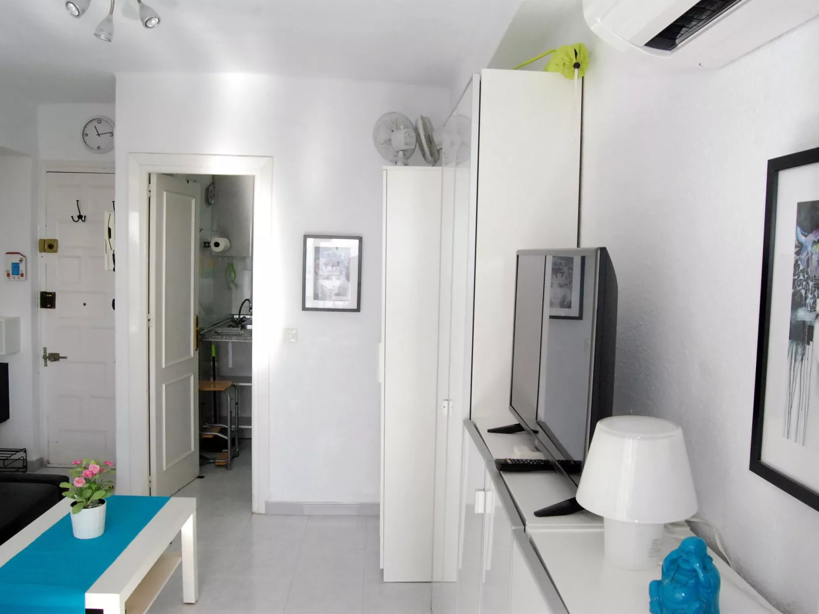 Coronado 124 Apartment by Casasol - Inside