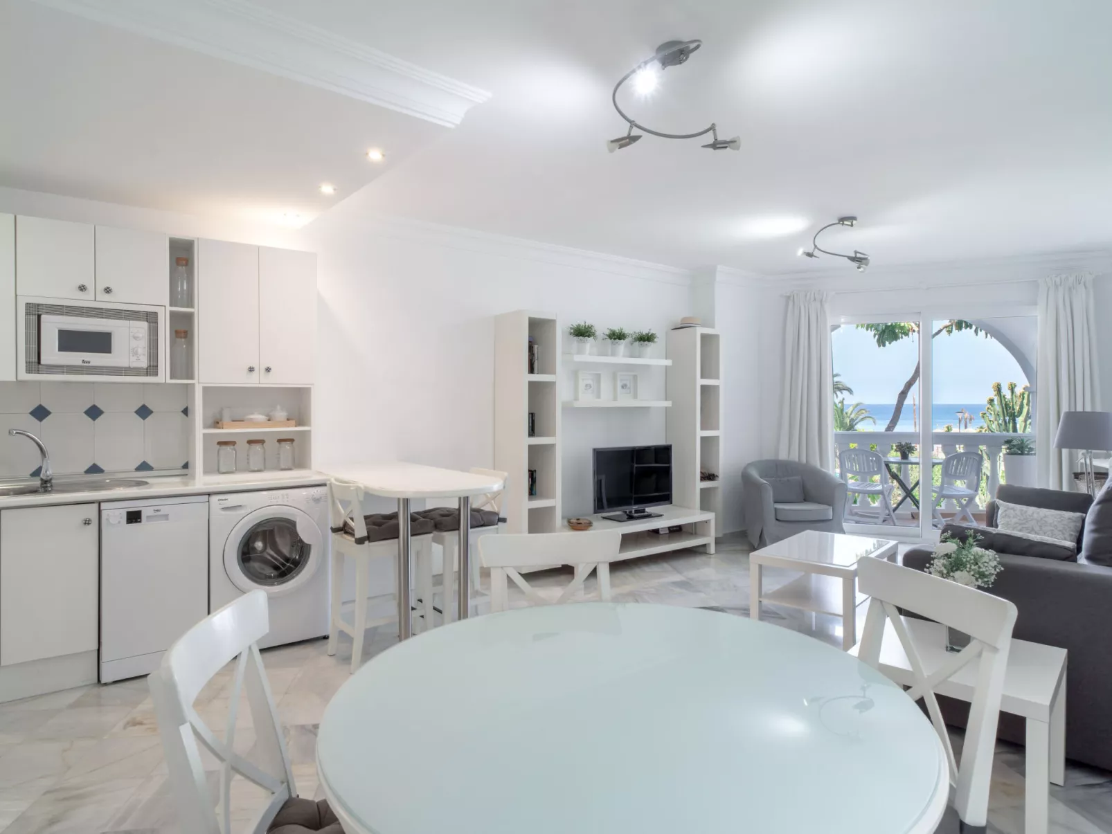Stella Maris Beachfront B by Casasol - Dedans