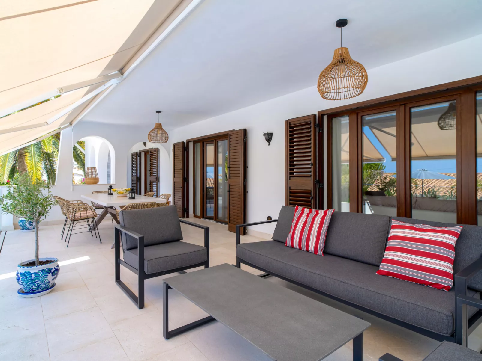 Villa Grand Pool Terrace by Casasol - Drinnen