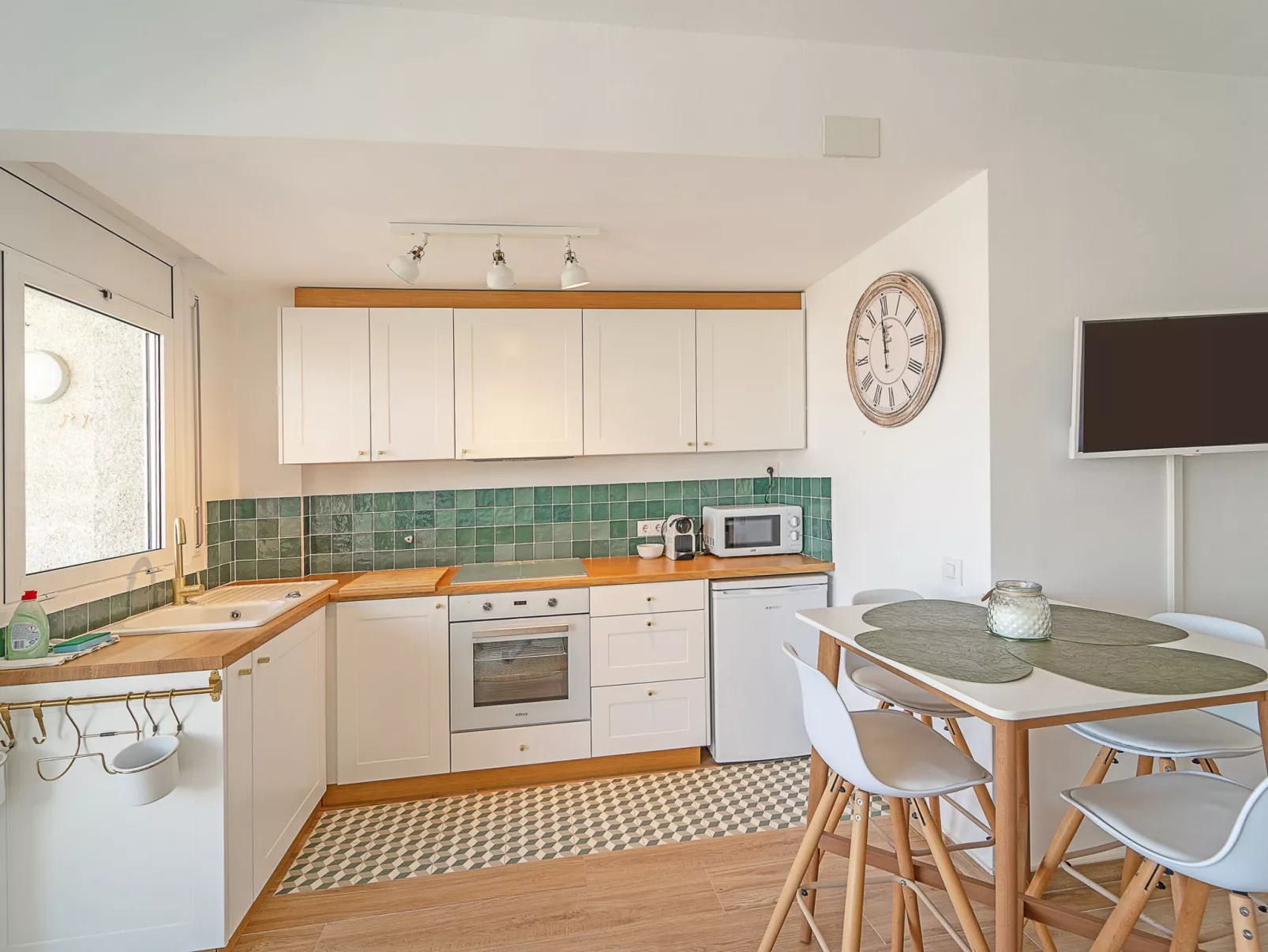 WELCS APARTAMENTO 143 EMP con vistas al canal - Inside