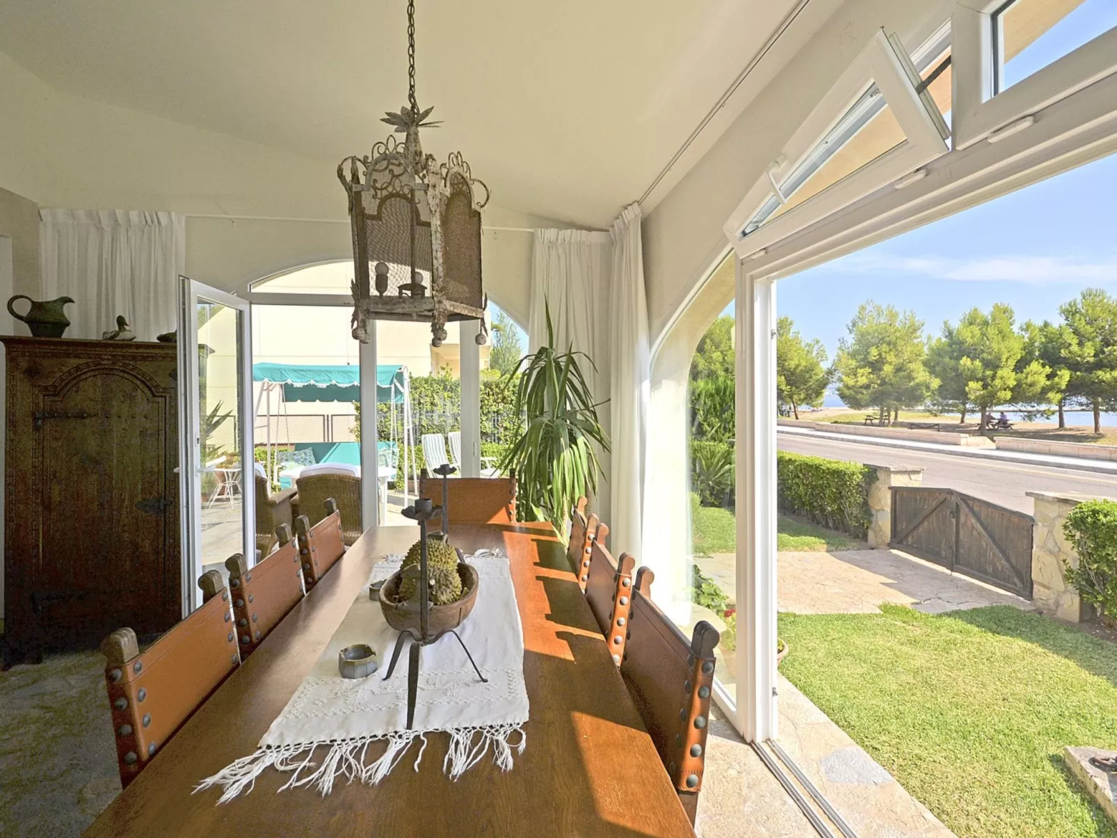 Llenaire - Xata - Outside