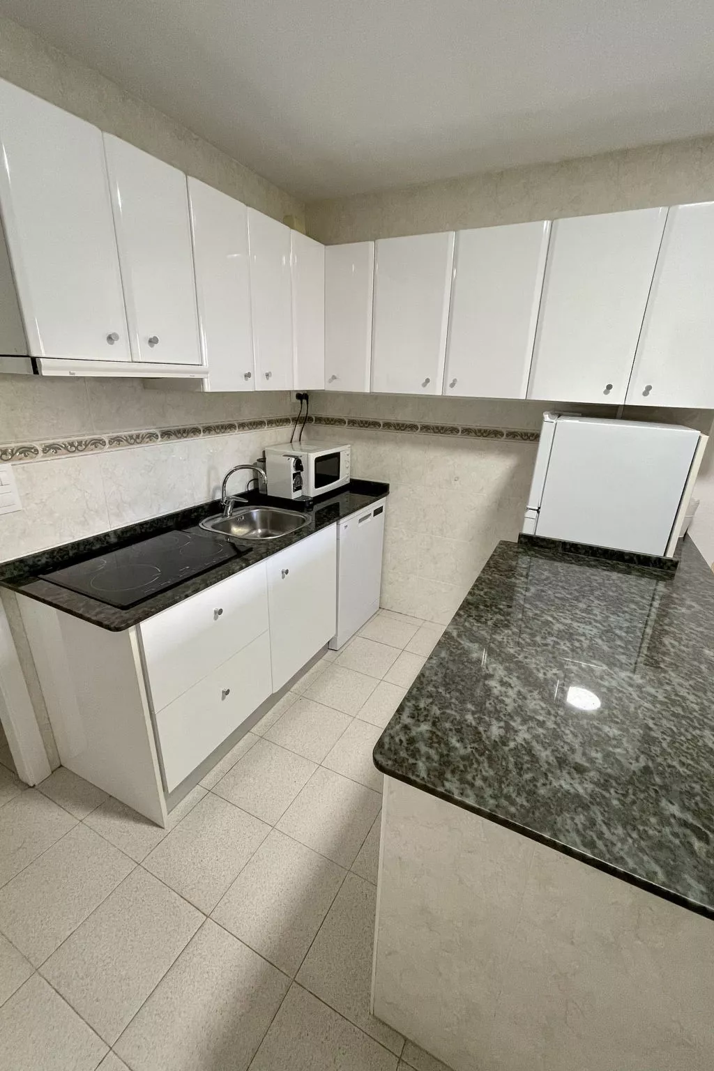 LA PINEDA HOLIDAY APARTMENT - Inside