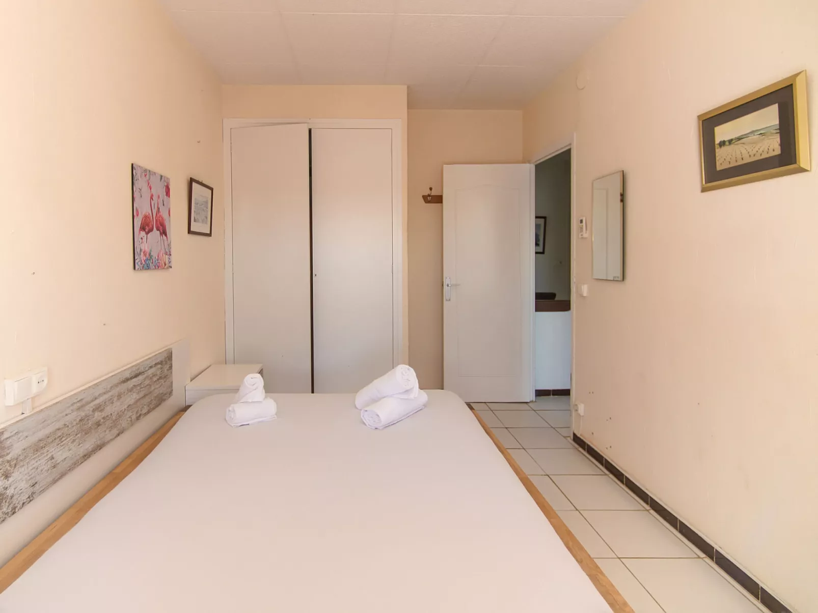 WELCS CASA  240 EMP con piscina y vista al canal - Drinnen