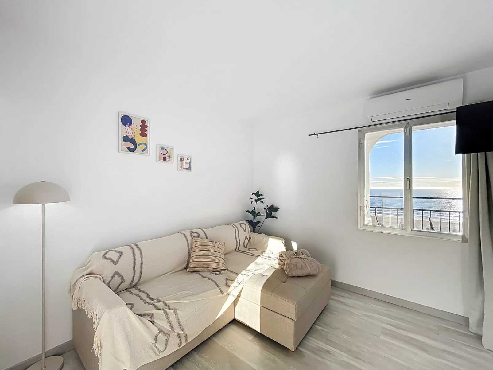 WELCS ESTUDIO 266 EMP con vista al mar - Inside