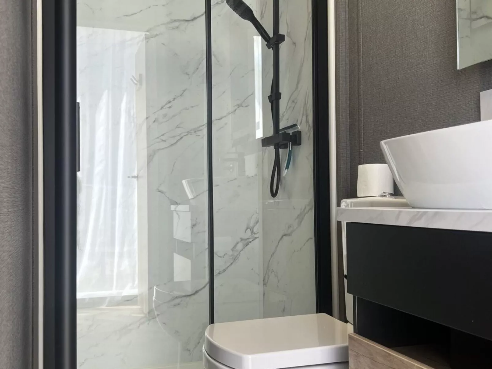 Vakantiepark de Zeeuwse Parel – Hotel Chalet - Drinnen