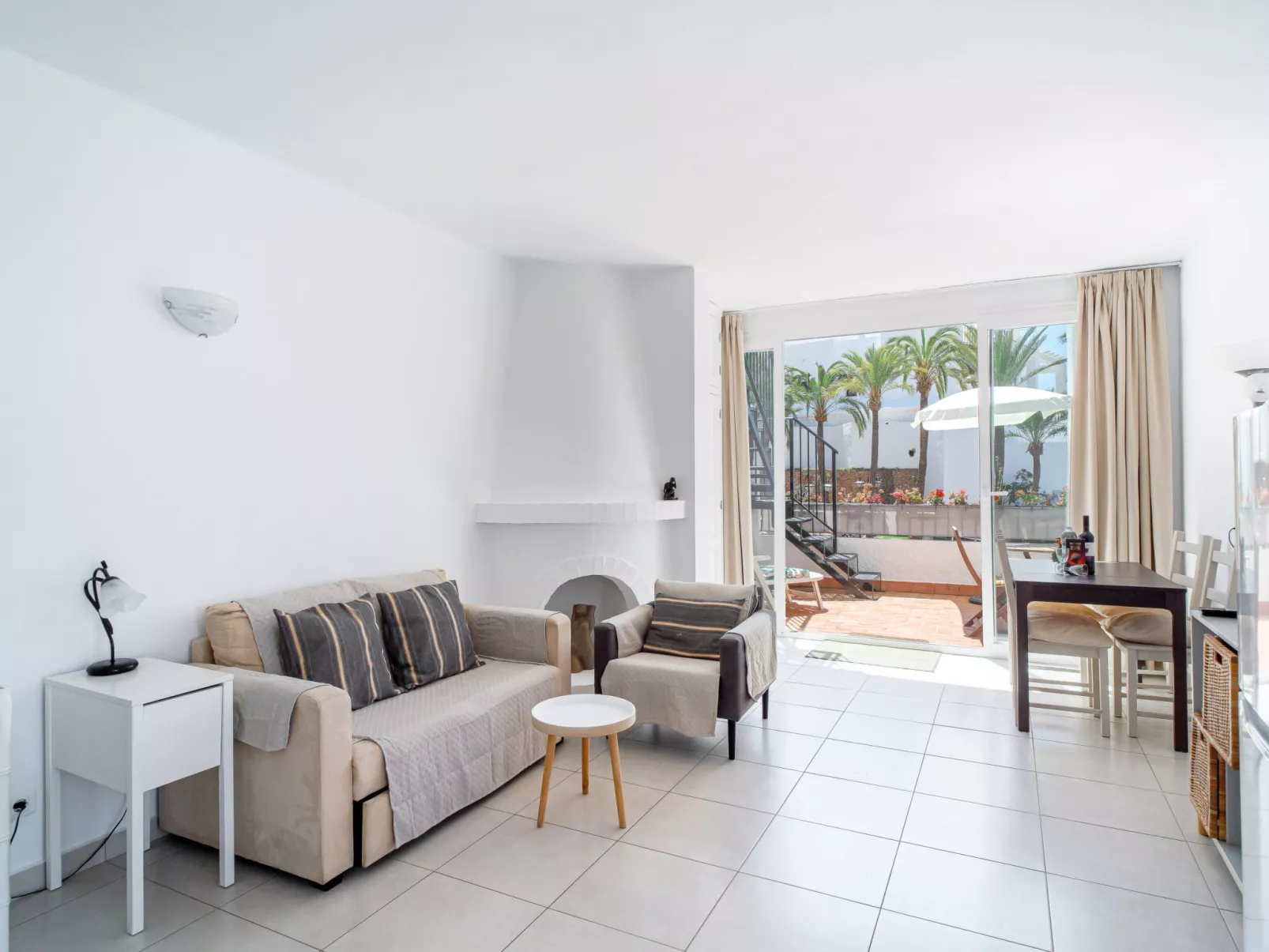 Hibiscos Seaview Terrace by Casasol - Inside