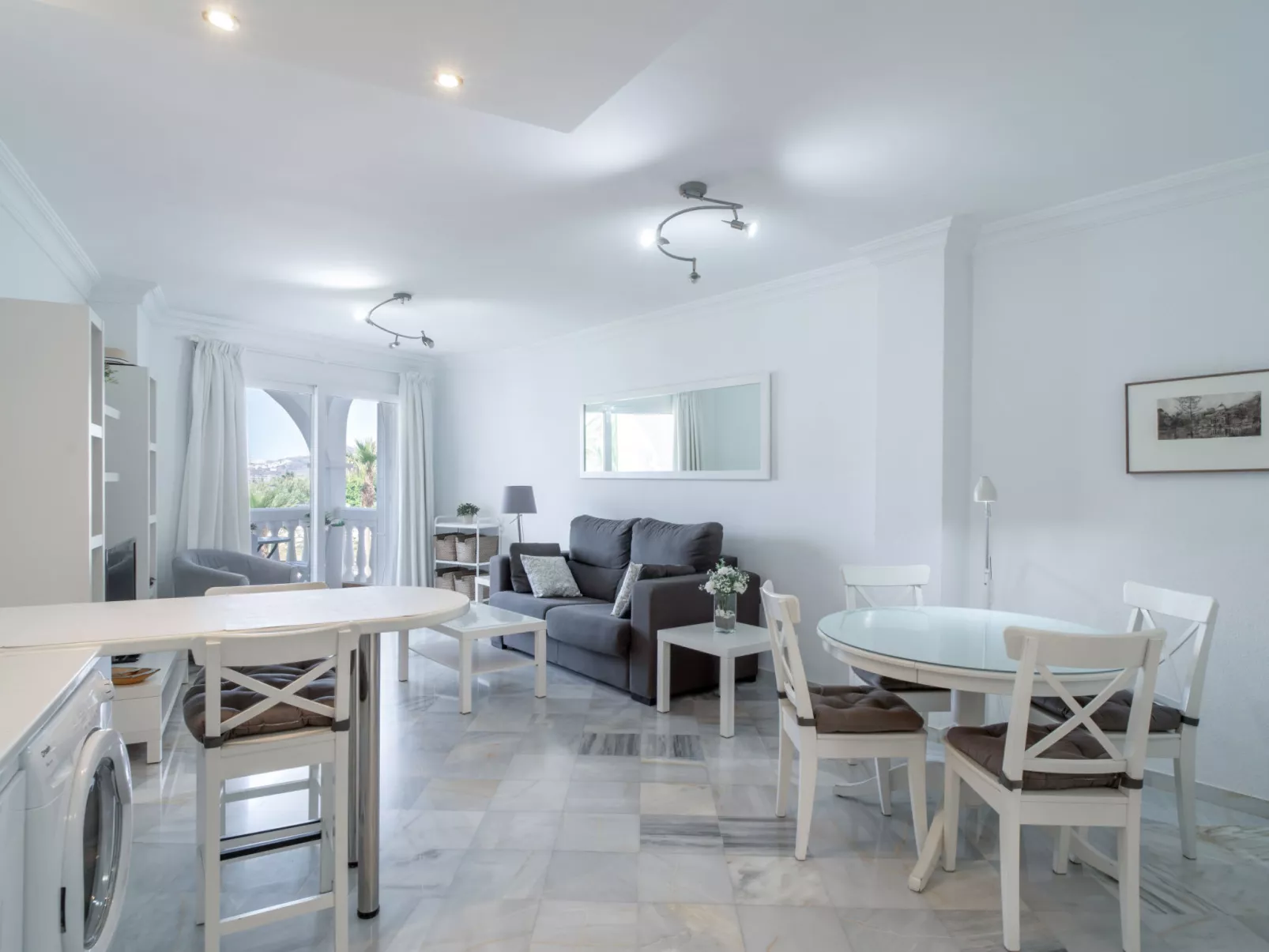 Stella Maris Beachfront B by Casasol - Dedans