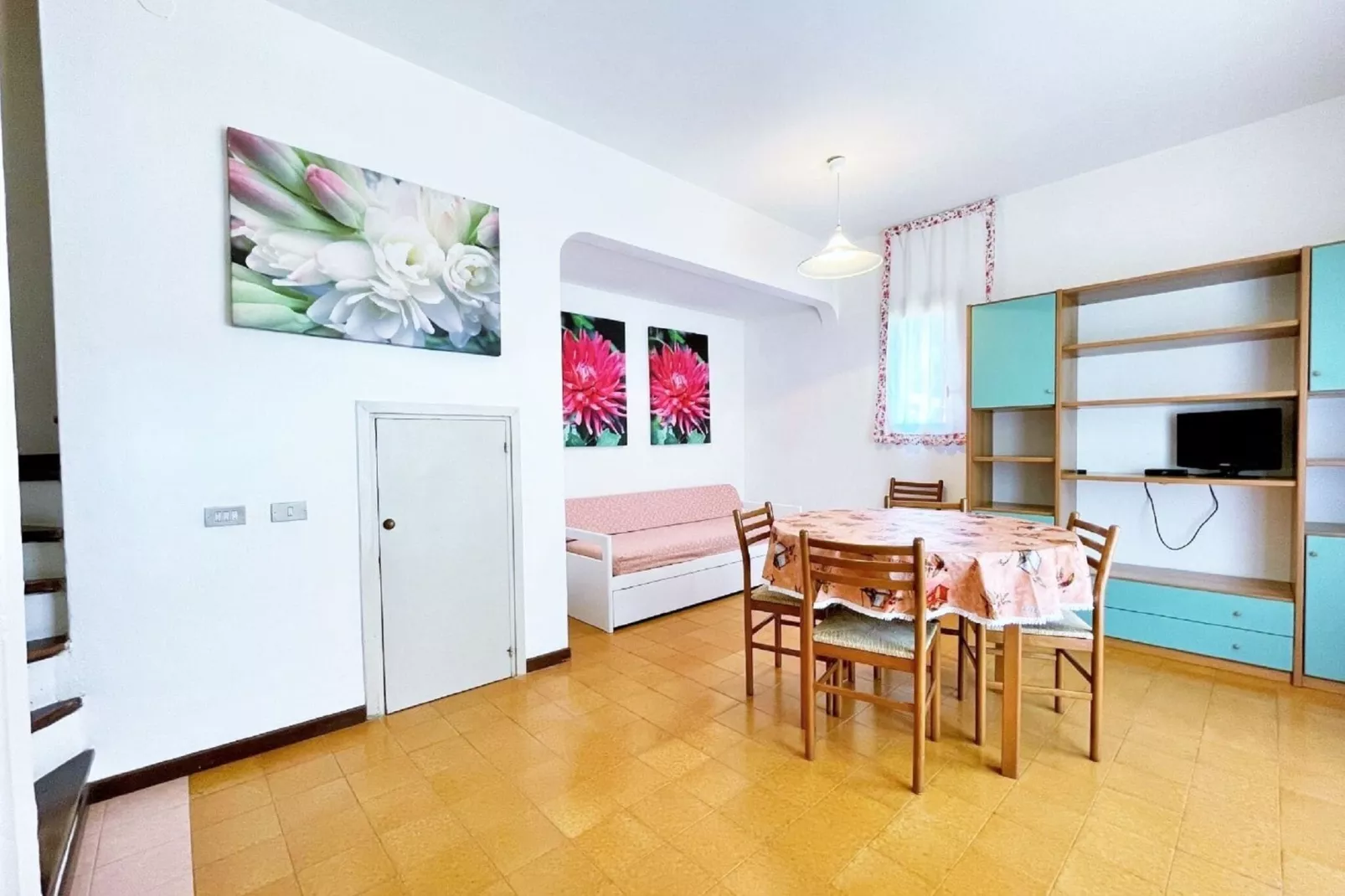 LN 22/89-Living room