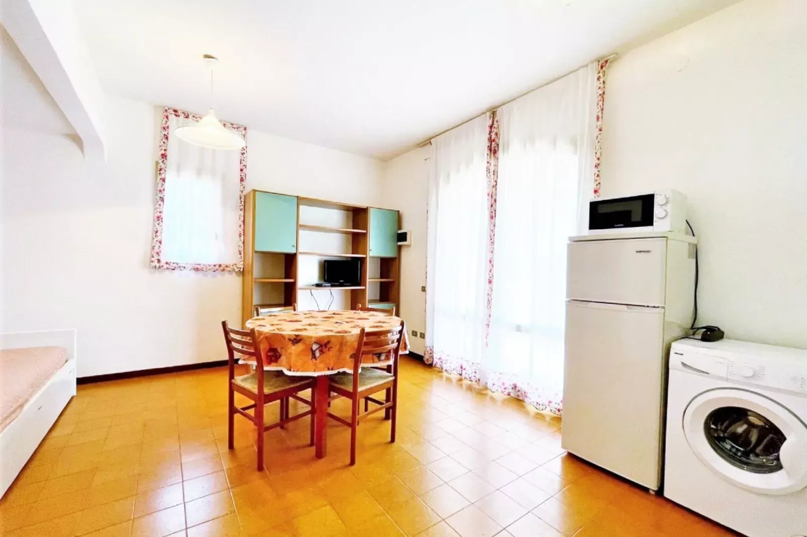 LN 22/89-Living room