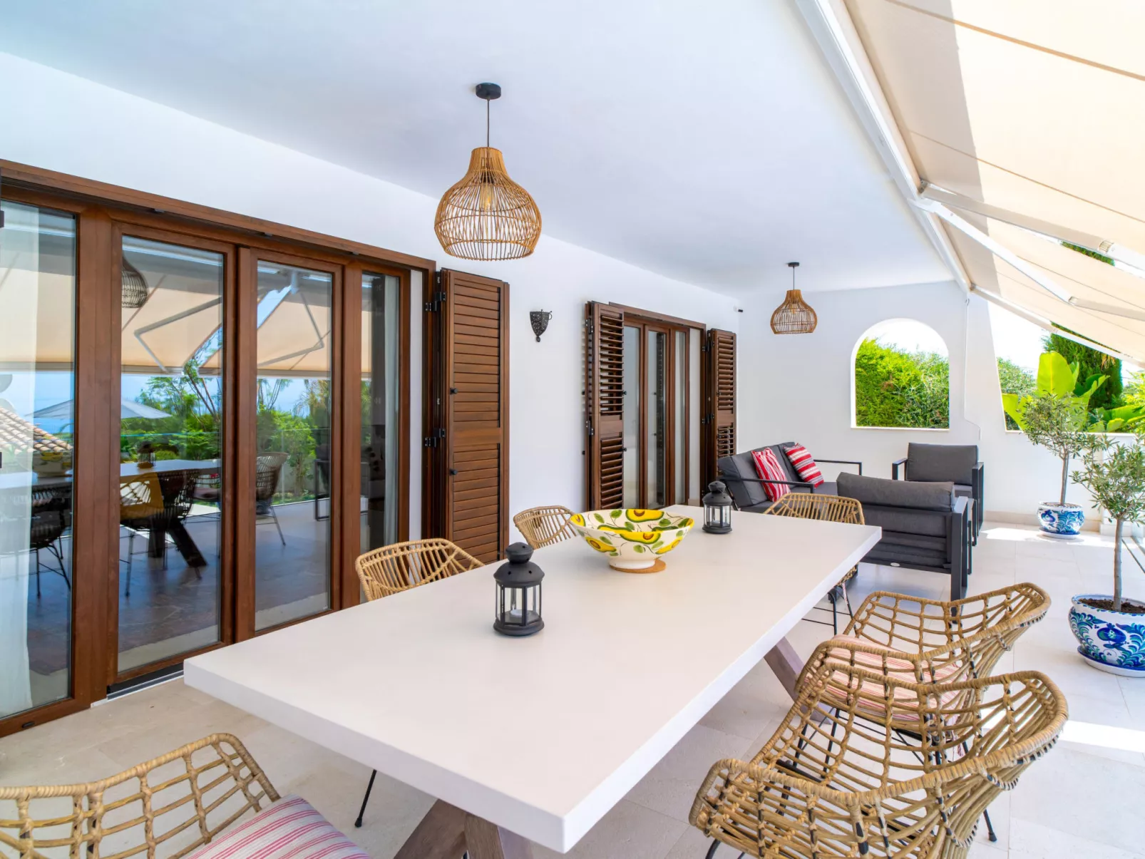 Villa Grand Pool Terrace by Casasol - Drinnen