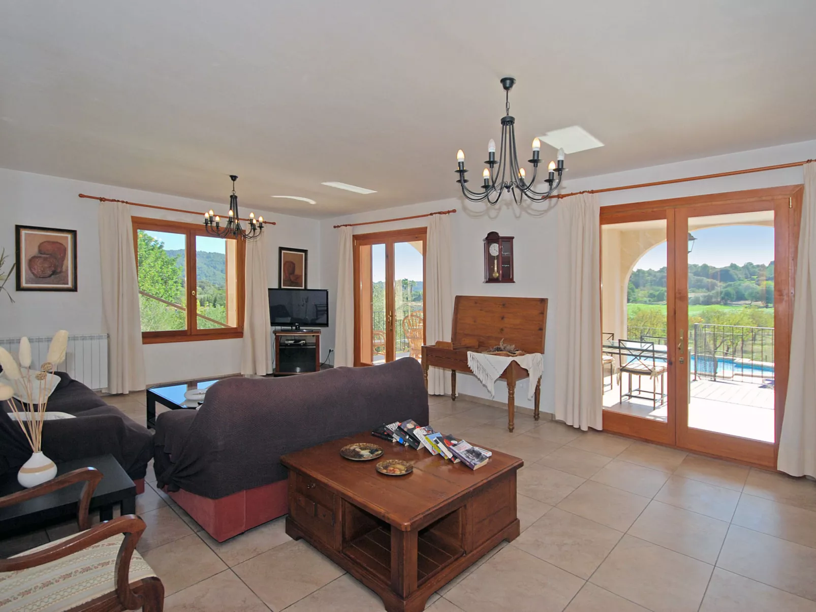 Pla de ses rotes - Drinnen