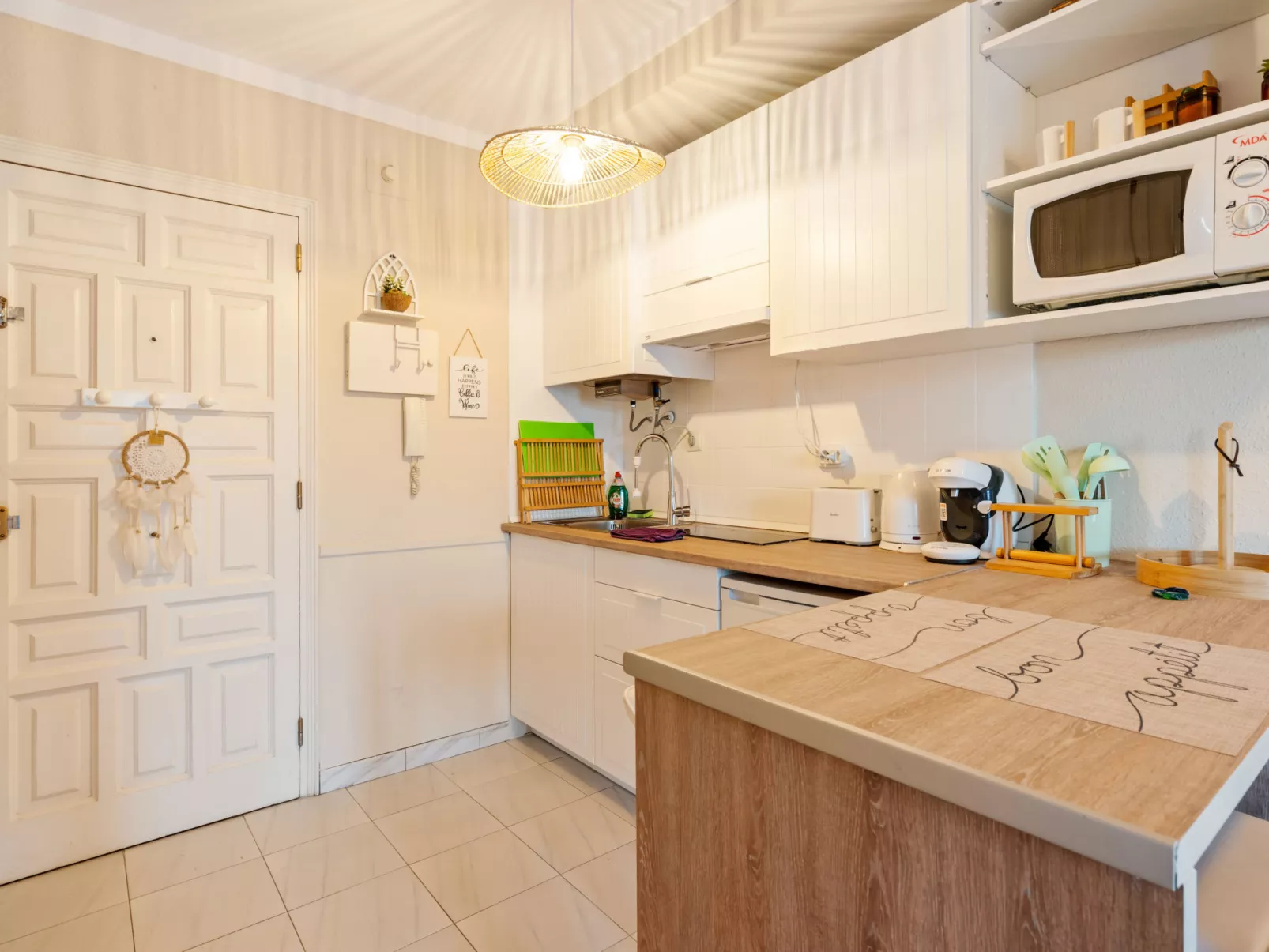 WELCS APARTAMENTO 055 EMP con terraza y vistas - Inside