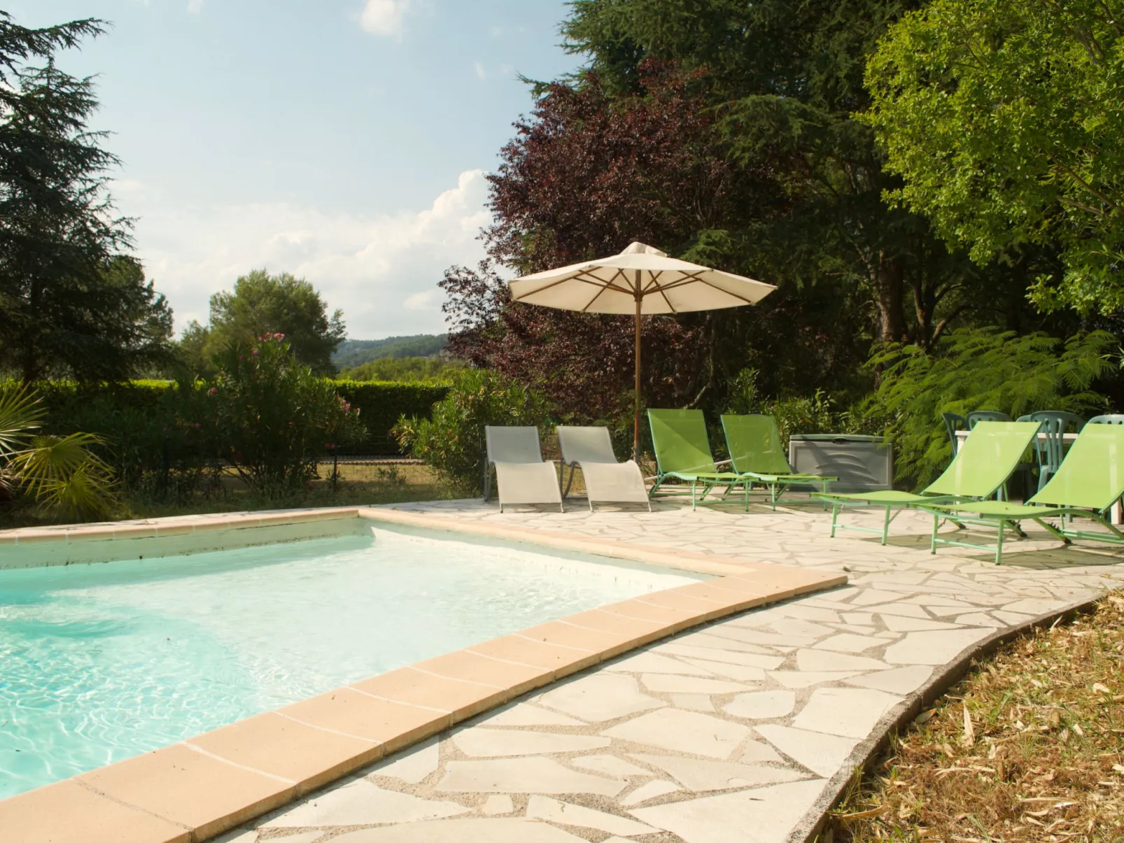 CLOS DES CHENES - Outside