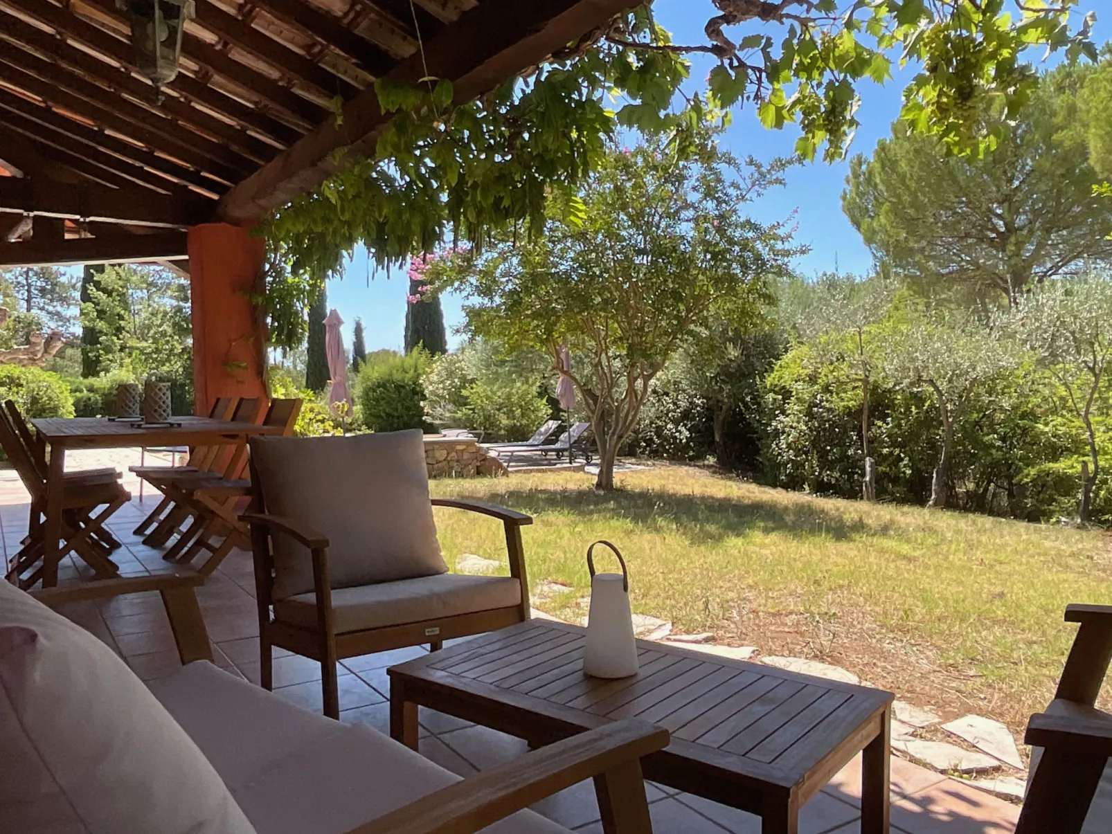 LES VALERIANES - Outside