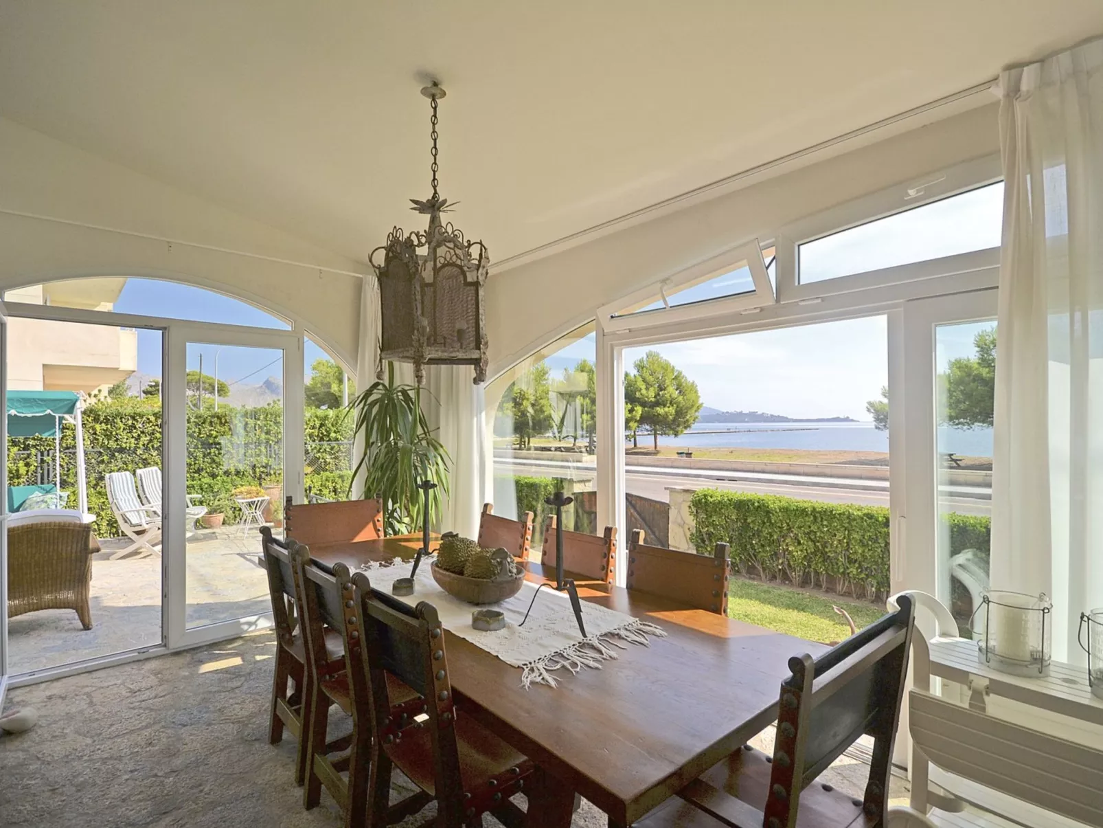 Llenaire - Xata - Outside