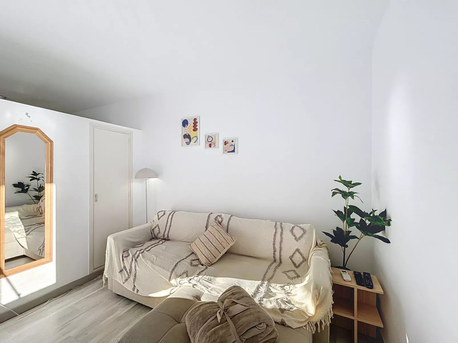 WELCS ESTUDIO 266 EMP con vista al mar - Inside